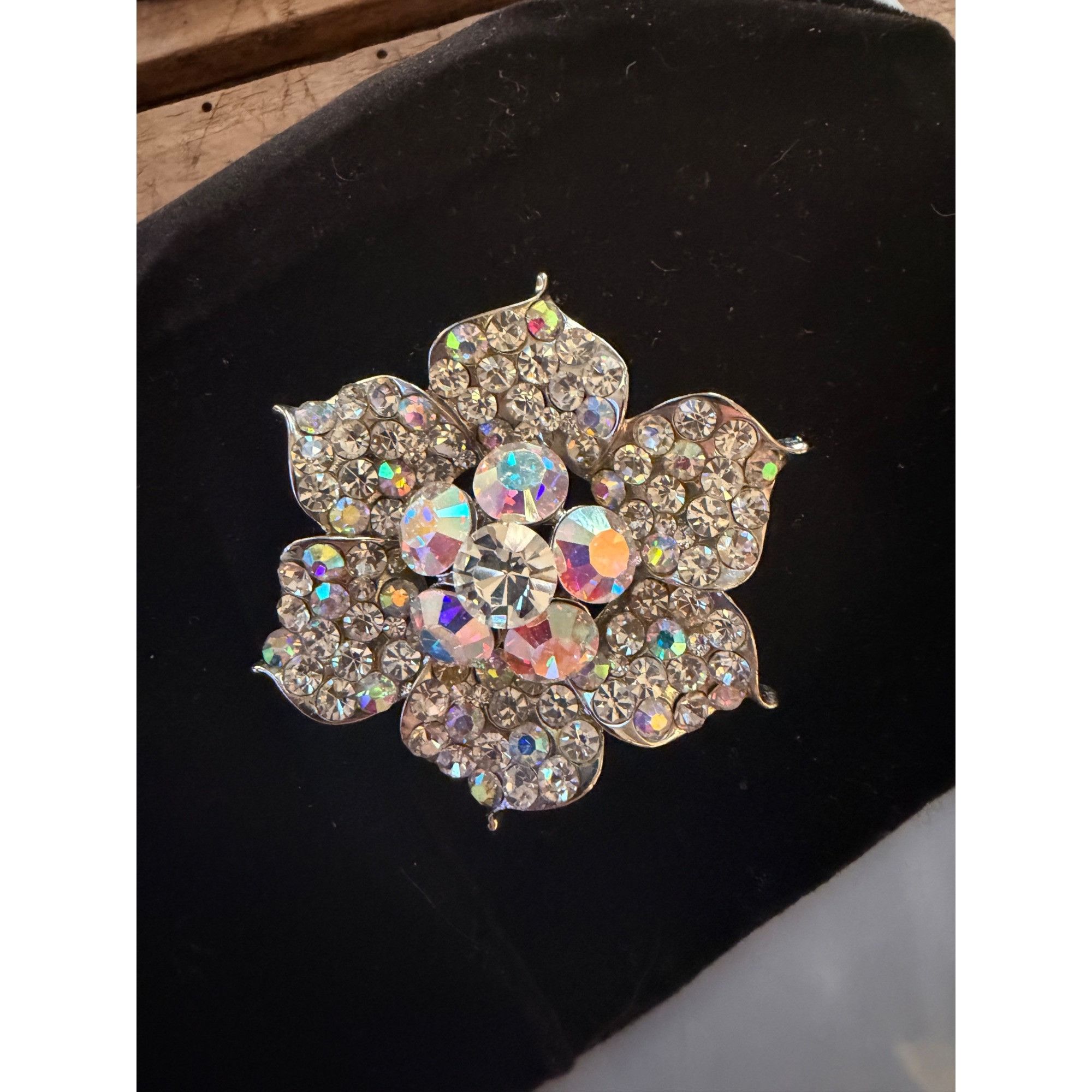 Other Sparkling Crystal Rhinestone Flower Brooch Statement Accesso Size ONE SIZE - 7 Thumbnail