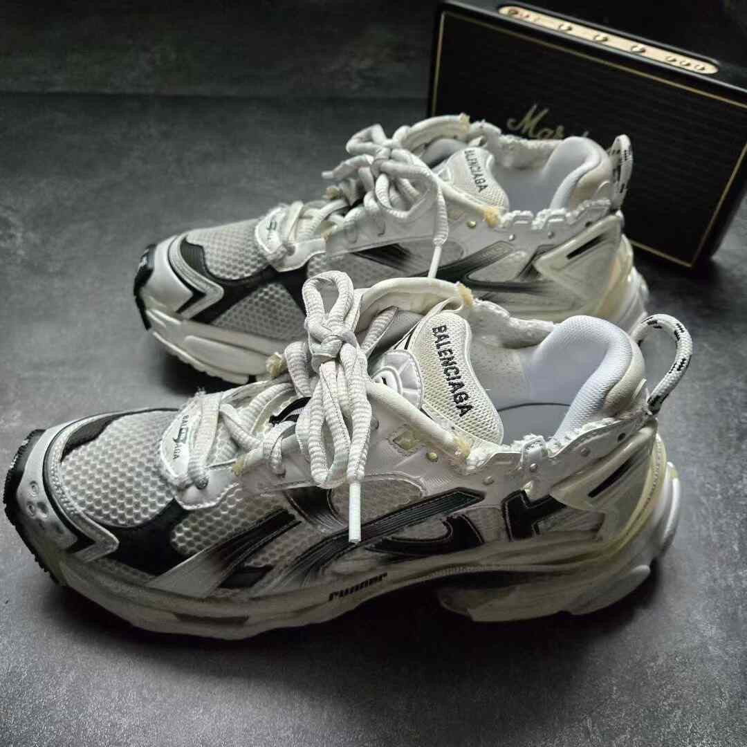 Balenciaga Balenciaga Running Black Lowtop Sneakers 43 Men Size US 10 / EU 43 - 1 Thumbnail