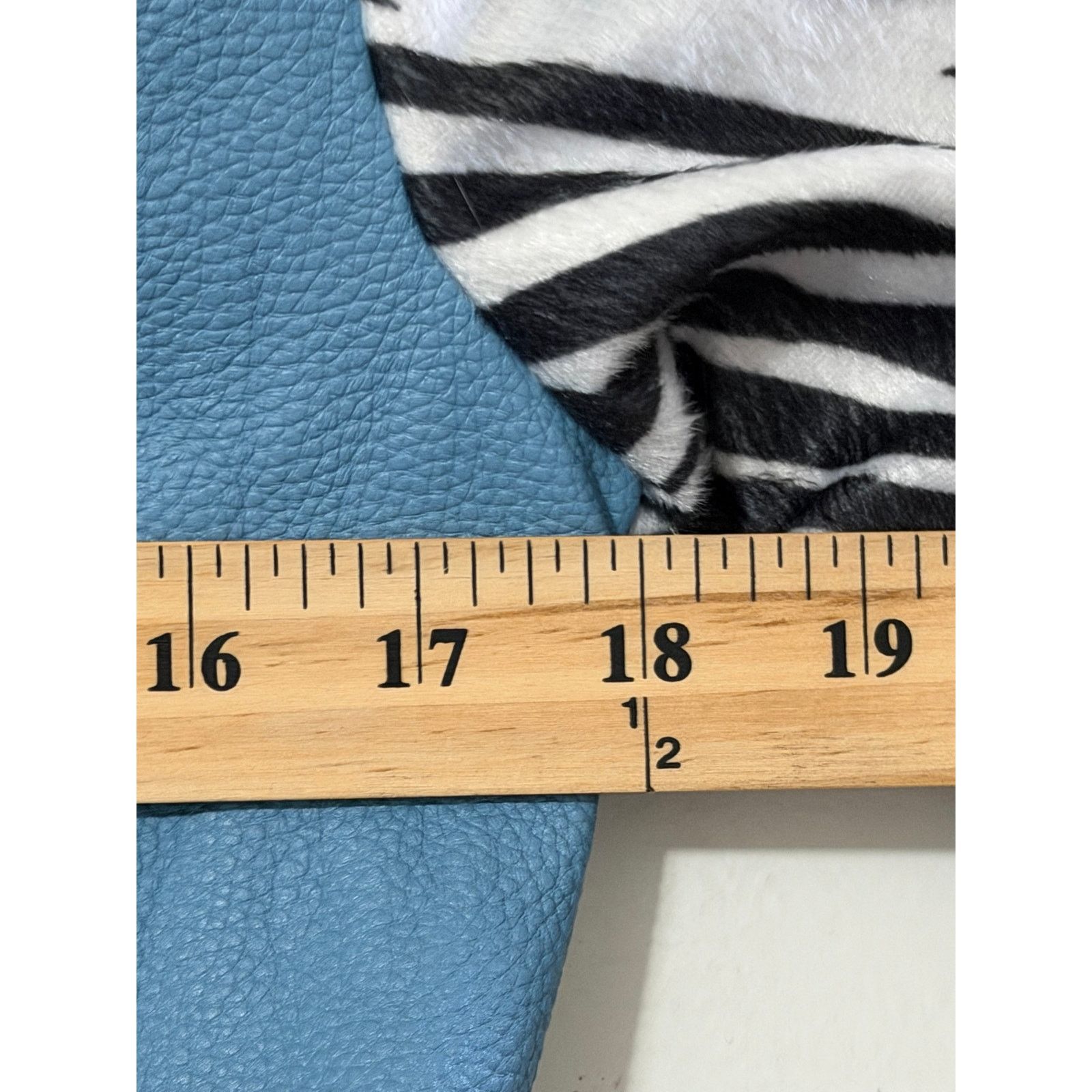 Azalea Wang Azalea Wang Blue Faux Leather Moto Jacket Zebra Sleeve Small Size S / US 4 / IT 40 - 7 Thumbnail