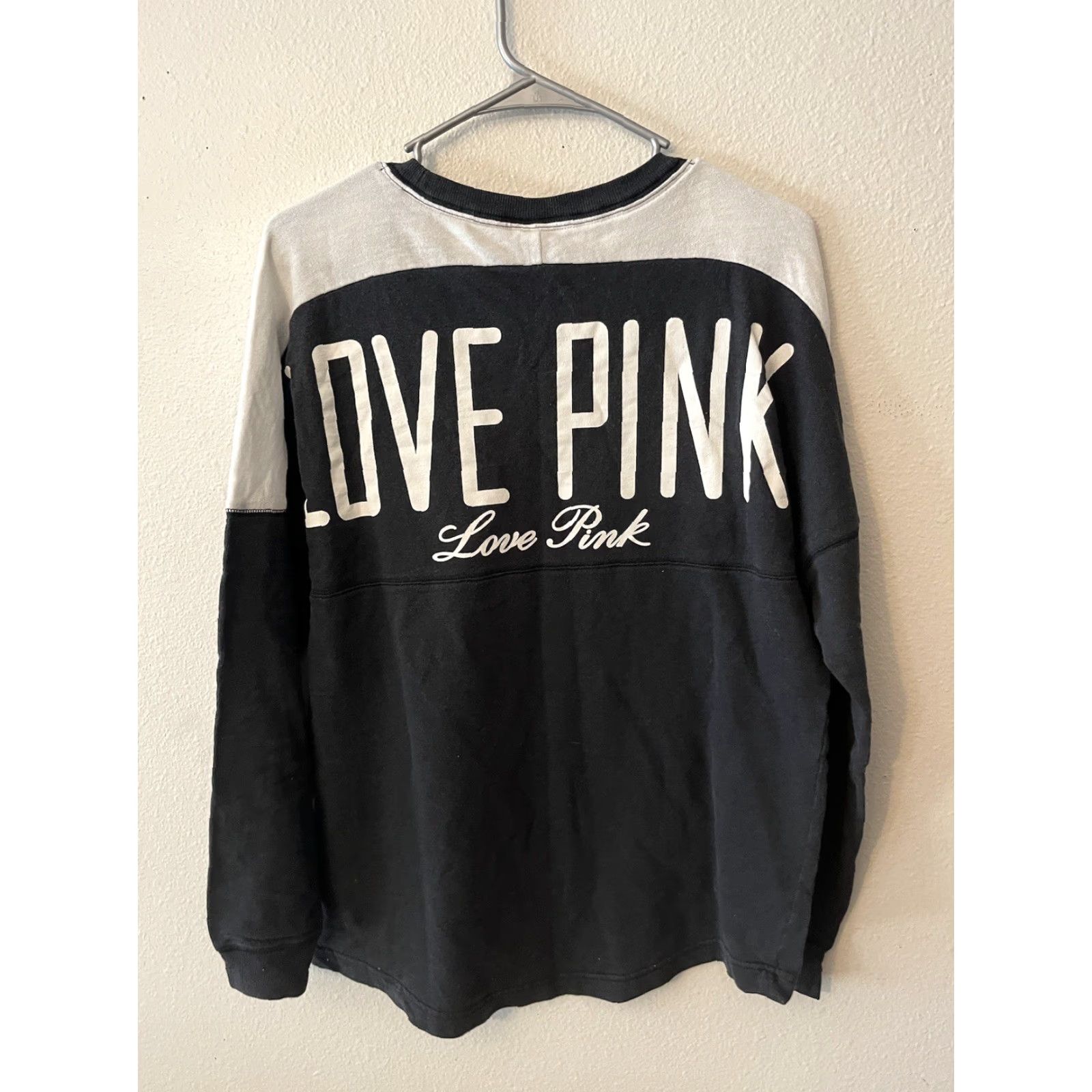 Vintage PINK Victoria's Secret Sweatshirt Womens Logo Size Small Black Short Description Embroidered Rose Pullover Activewear Casual Size S / US 4 / IT 40 - 2 Thumbnail