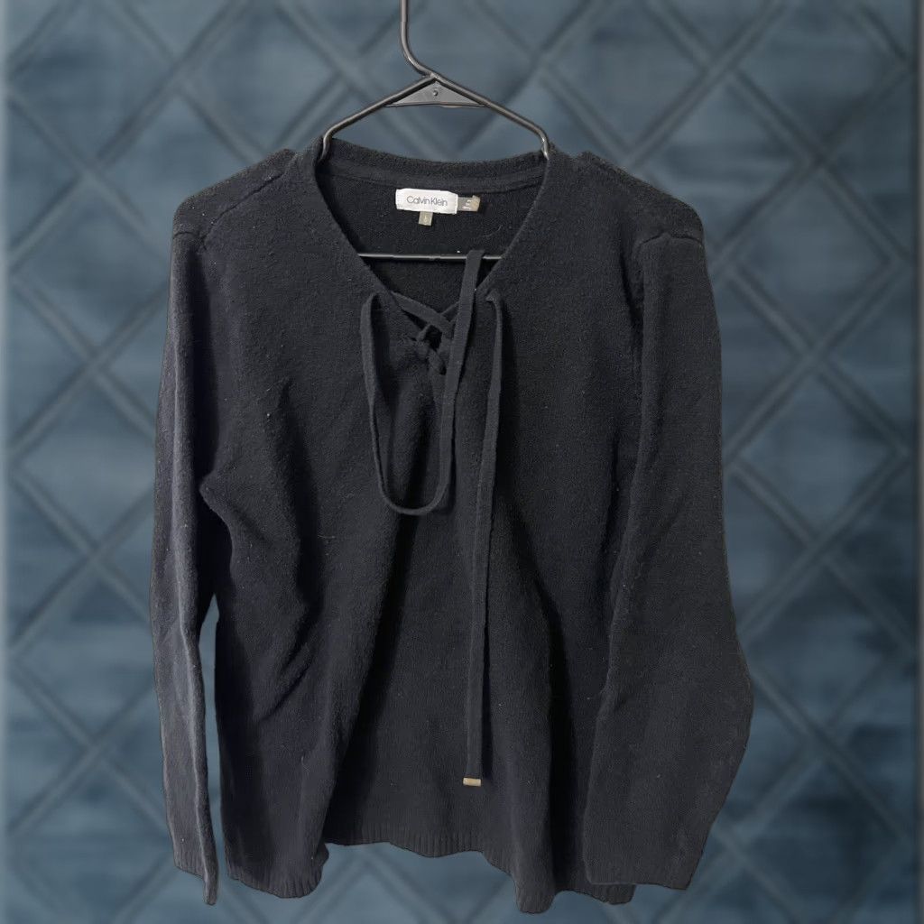 Calvin Klein CALVIN KLEIN Women's LACED V-NECK SOLID BLACK Mid-Weight Knit Casual SWEATER L Size L / US 10 / IT 46 - 1 Thumbnail