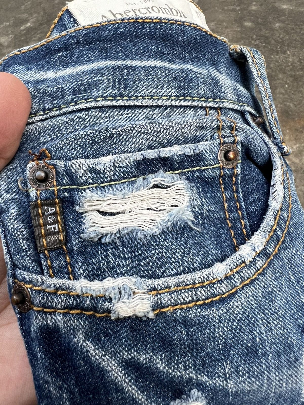 Abercrombie & Fitch × Vintage ABERCROMBIE & FITCH DISTRESSED JEANS Size US 31 - 12 Thumbnail