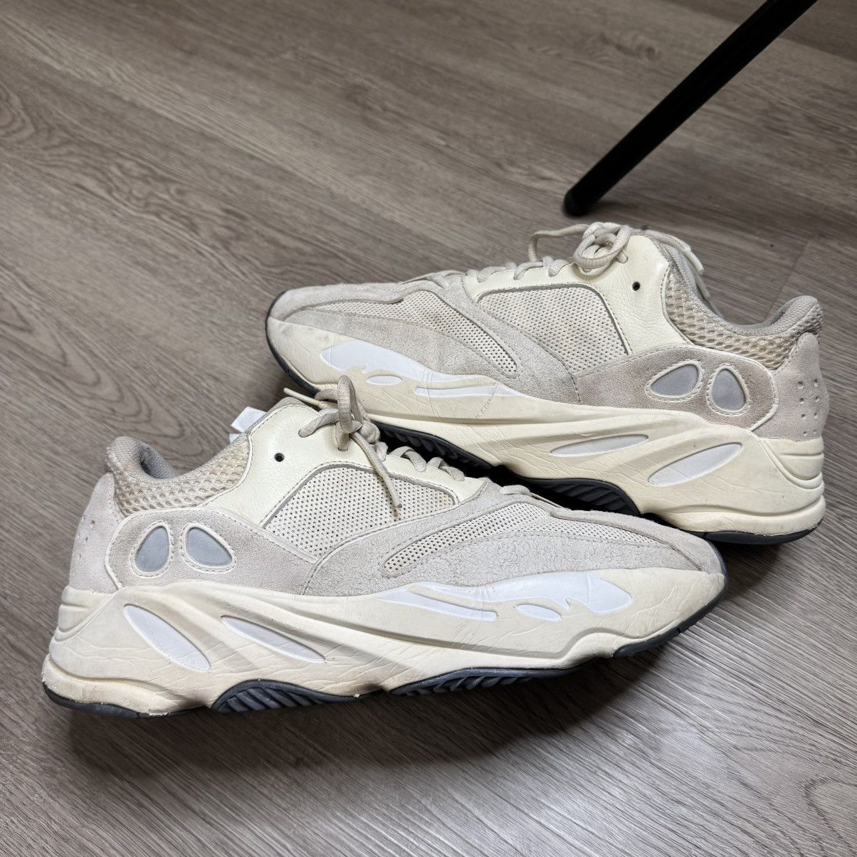 yeezy boost 700 inertia box EG7597 Adidas [USED] Padded tongue and collar adidas Yeezy Boost 700 Inertia