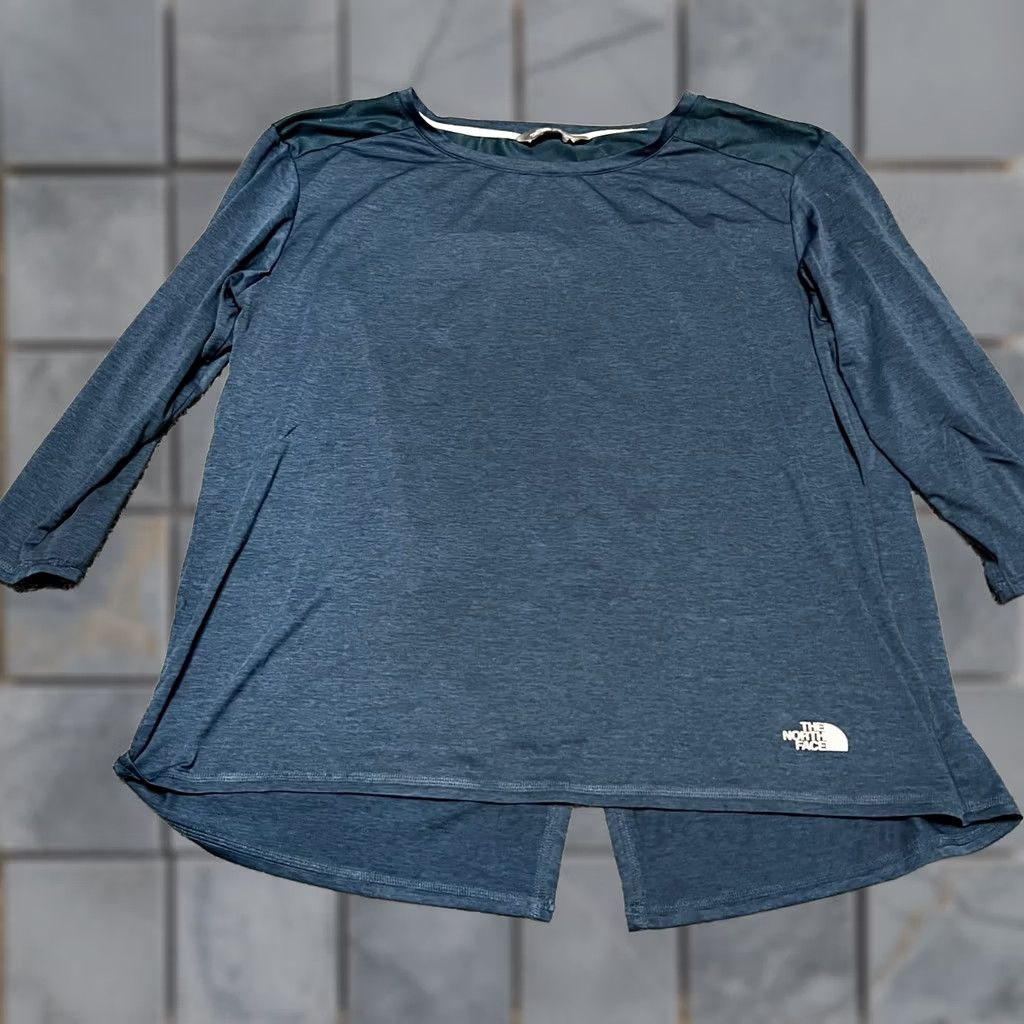 The North Face The North Face Shirt Womens XL Blue Back Vent Long Sleeve Hike Performance Women's XL Back Vent Shirt Size XL / US 12-14 / IT 48-50 - 1 Thumbnail