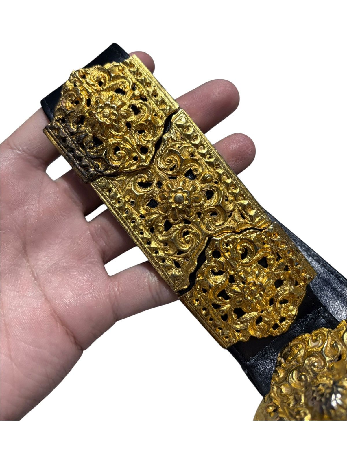 Roberta di Camerino 32 1970s Roberta di Camerino Gold Plated Buckle Western Belt Size 32 - 8 Thumbnail