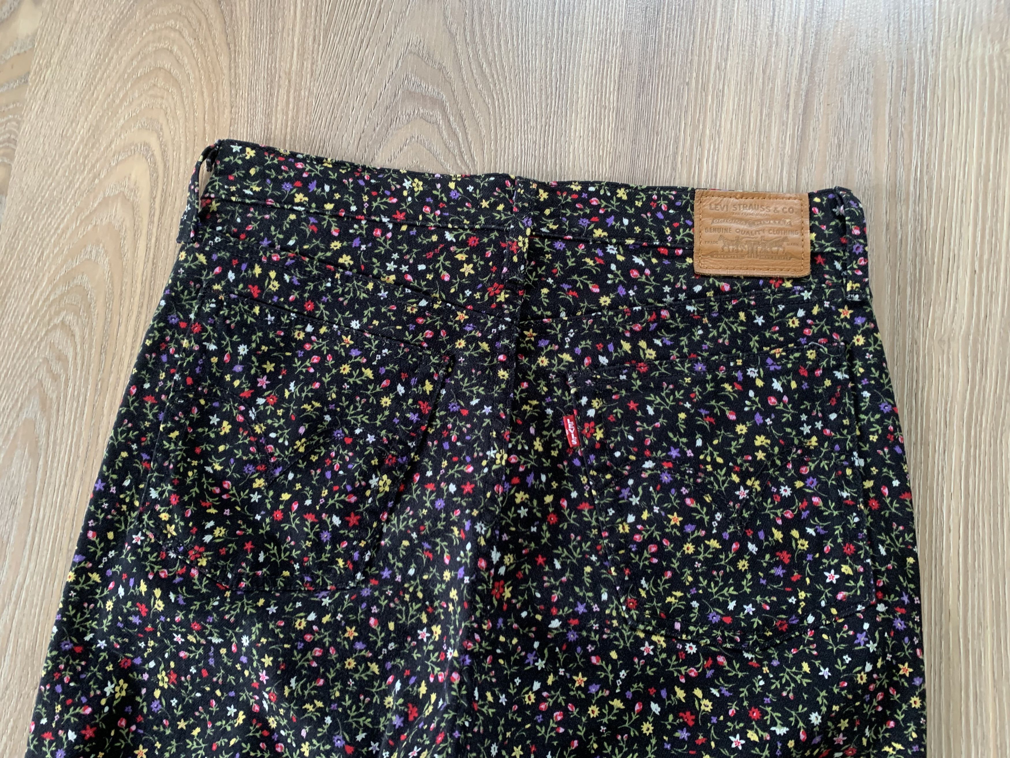 Levi's Women’s Levi’s Premium Wedgie Straight Floral Black Jeans Size 30" / US 8 / IT 44 - 6 Thumbnail