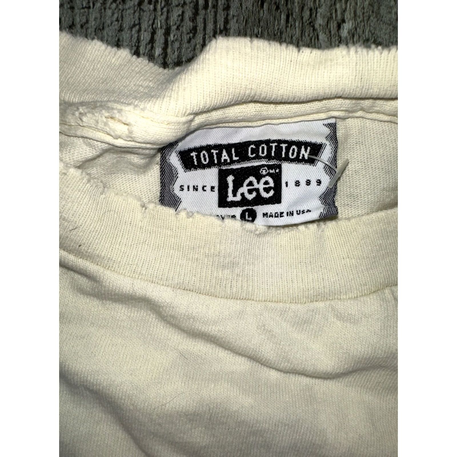 Lee VINTAGE Lee crop top T yellow Womens L T-Shirt distressed holes paint stains Size L / US 10 / IT 46 - 2 Thumbnail