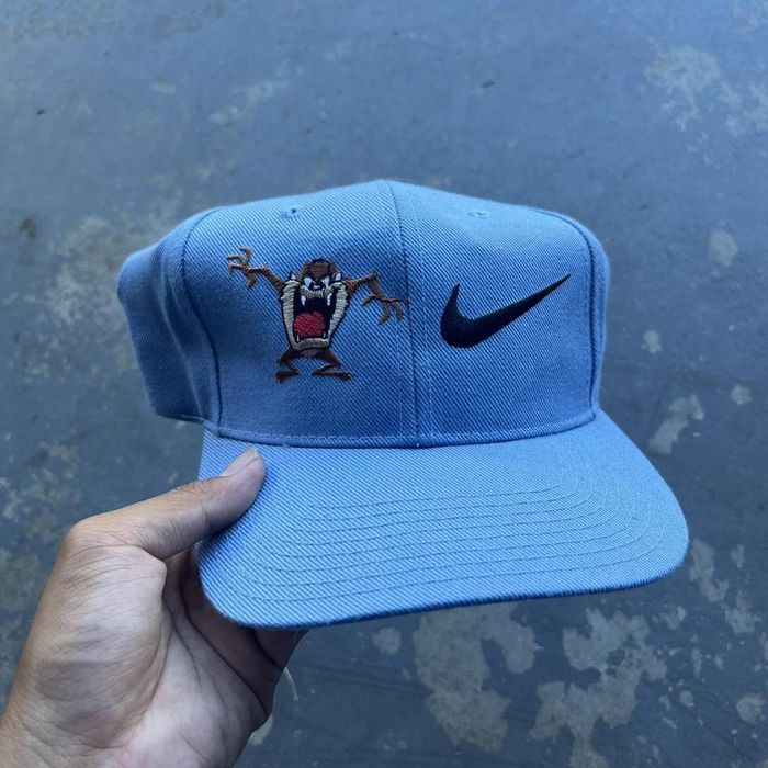 looney tunes nike collection