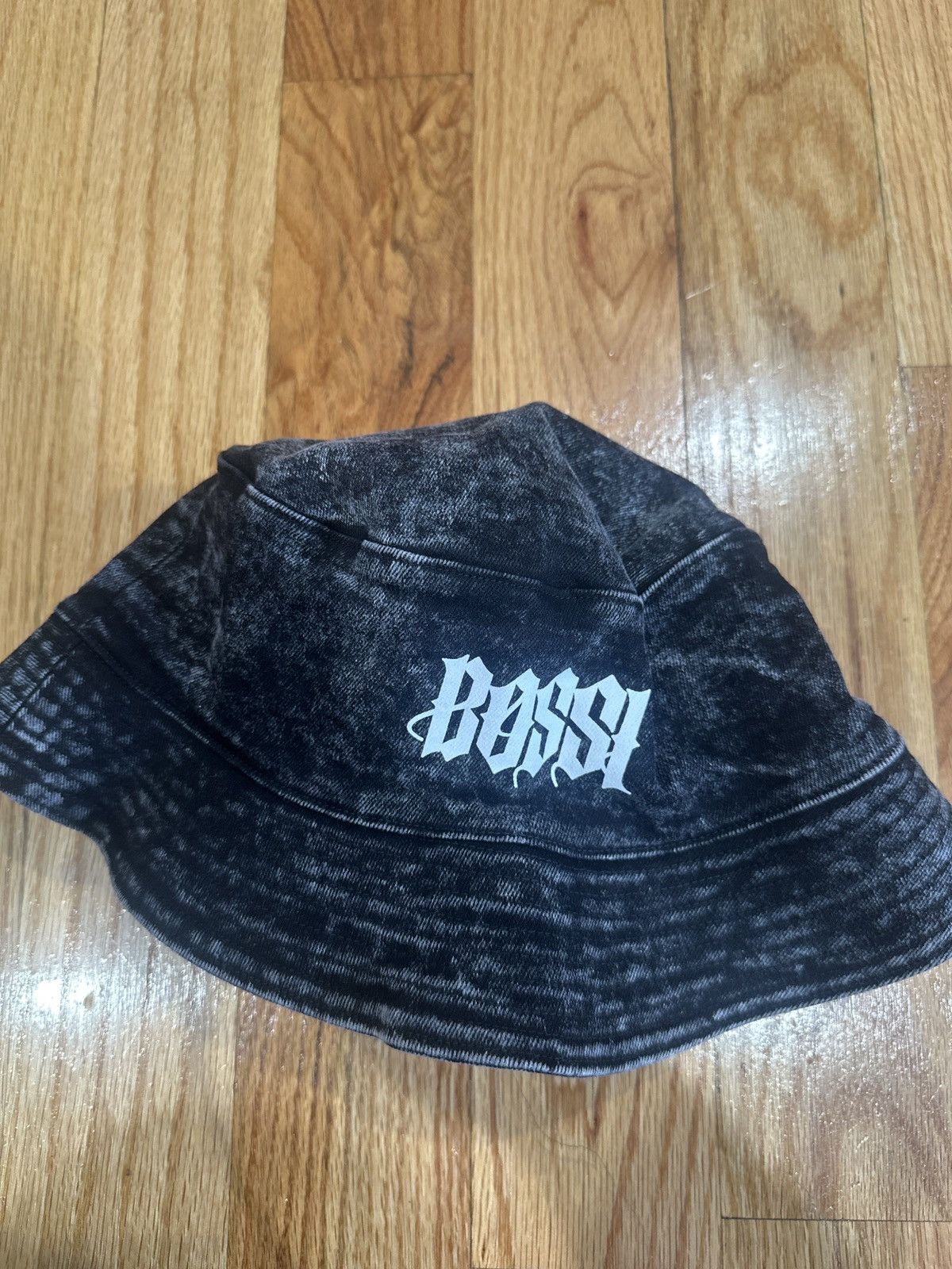 Bossi logo bucket hat