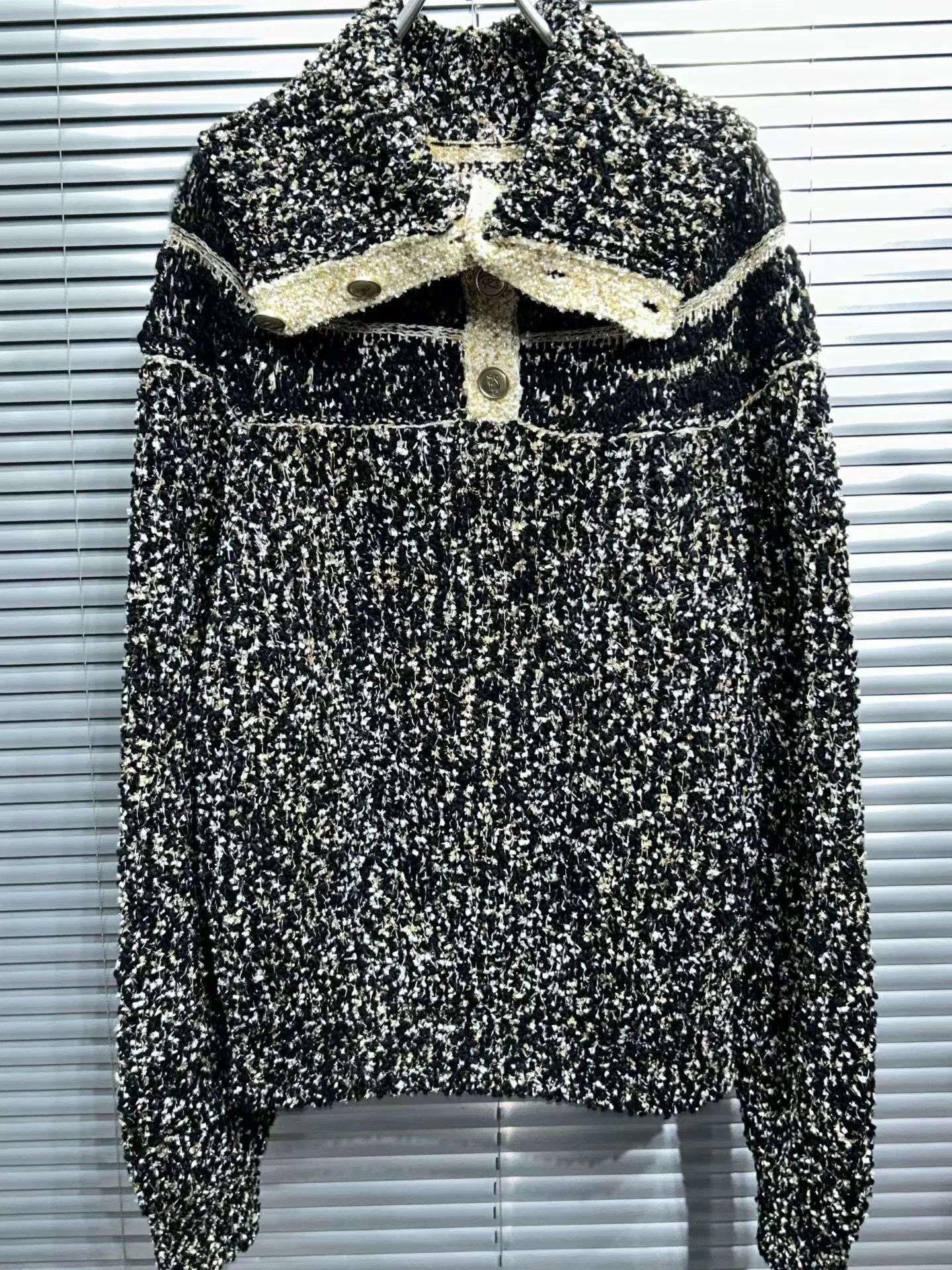 Chanel chanel black gold high neck button sweater Size US L / EU 52-54 / 3 - 3 Thumbnail