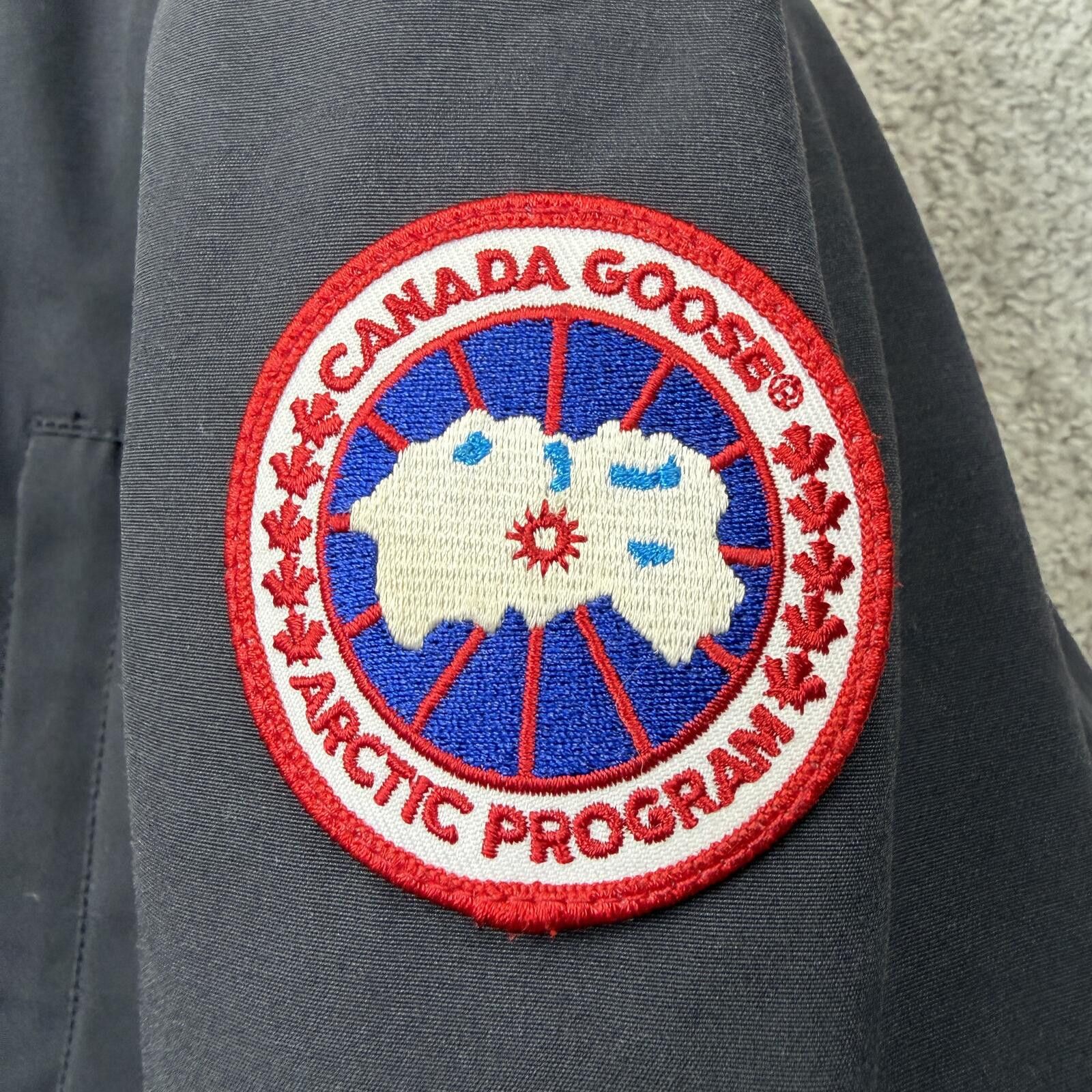 Canada Goose Canada Goose Chateau Size M Size US M / EU 48-50 / 2 - 5 Thumbnail