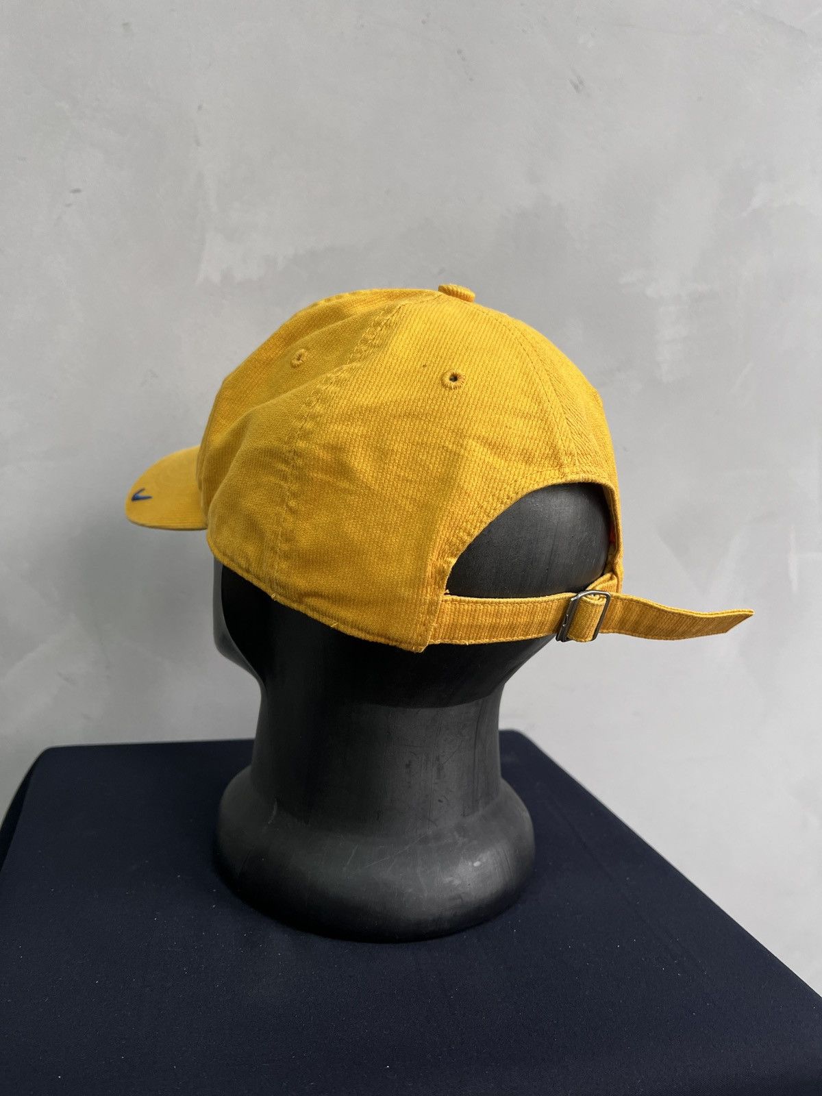 Nike Nike yellow cap velvet fabric rare vintage item Size ONE SIZE - 4 Thumbnail
