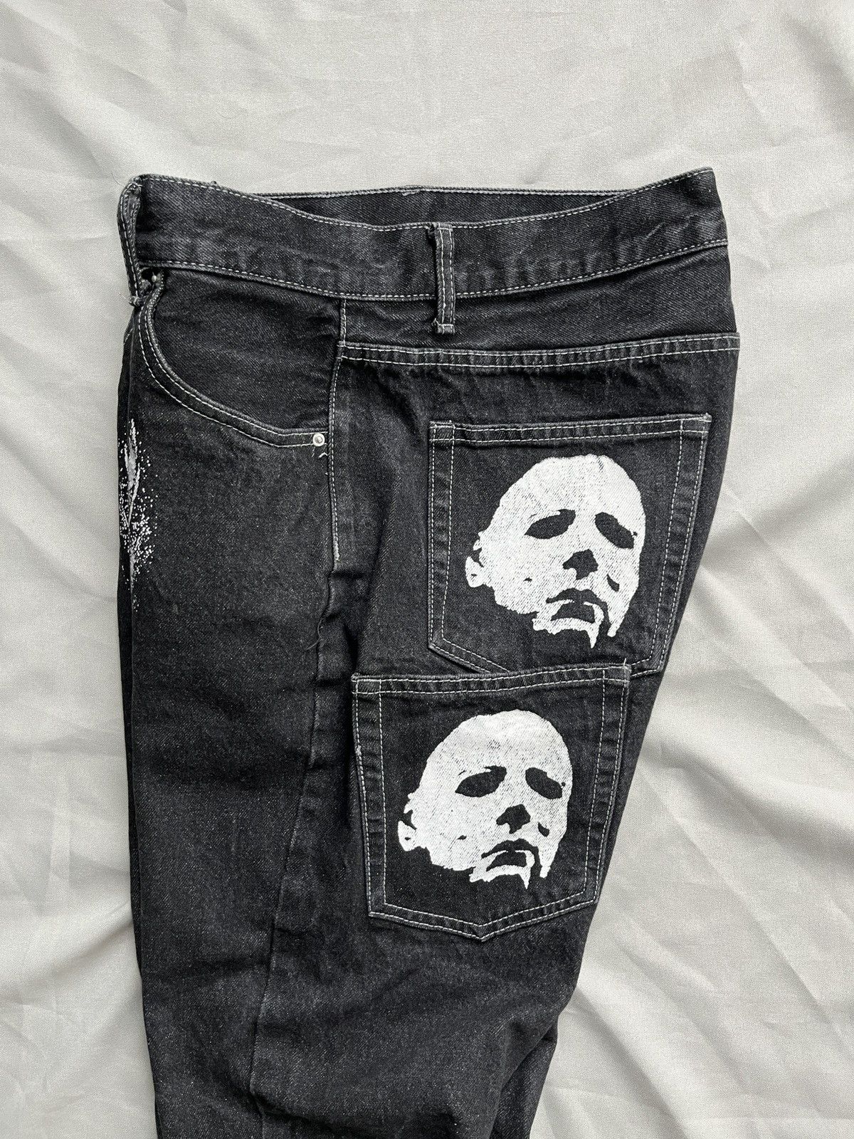 Expert Horror KNOCK KNOCK BAT MICHAEL MYERS Horror Streetwear JEANS Size US 32 / EU 48 - 11 Thumbnail