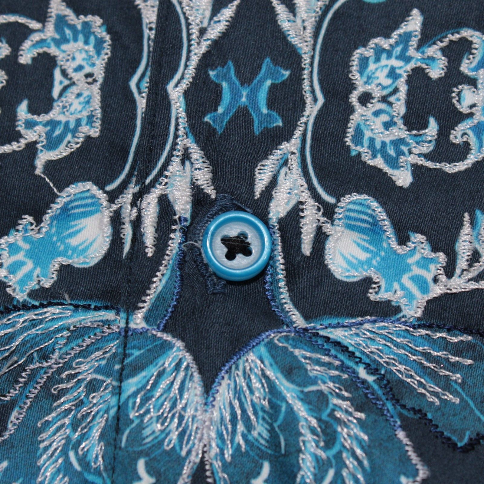 Robert Graham Robert Graham New with tags Shirt Size L US In Blue Size US L / EU 52-54 / 3 - 2 Thumbnail