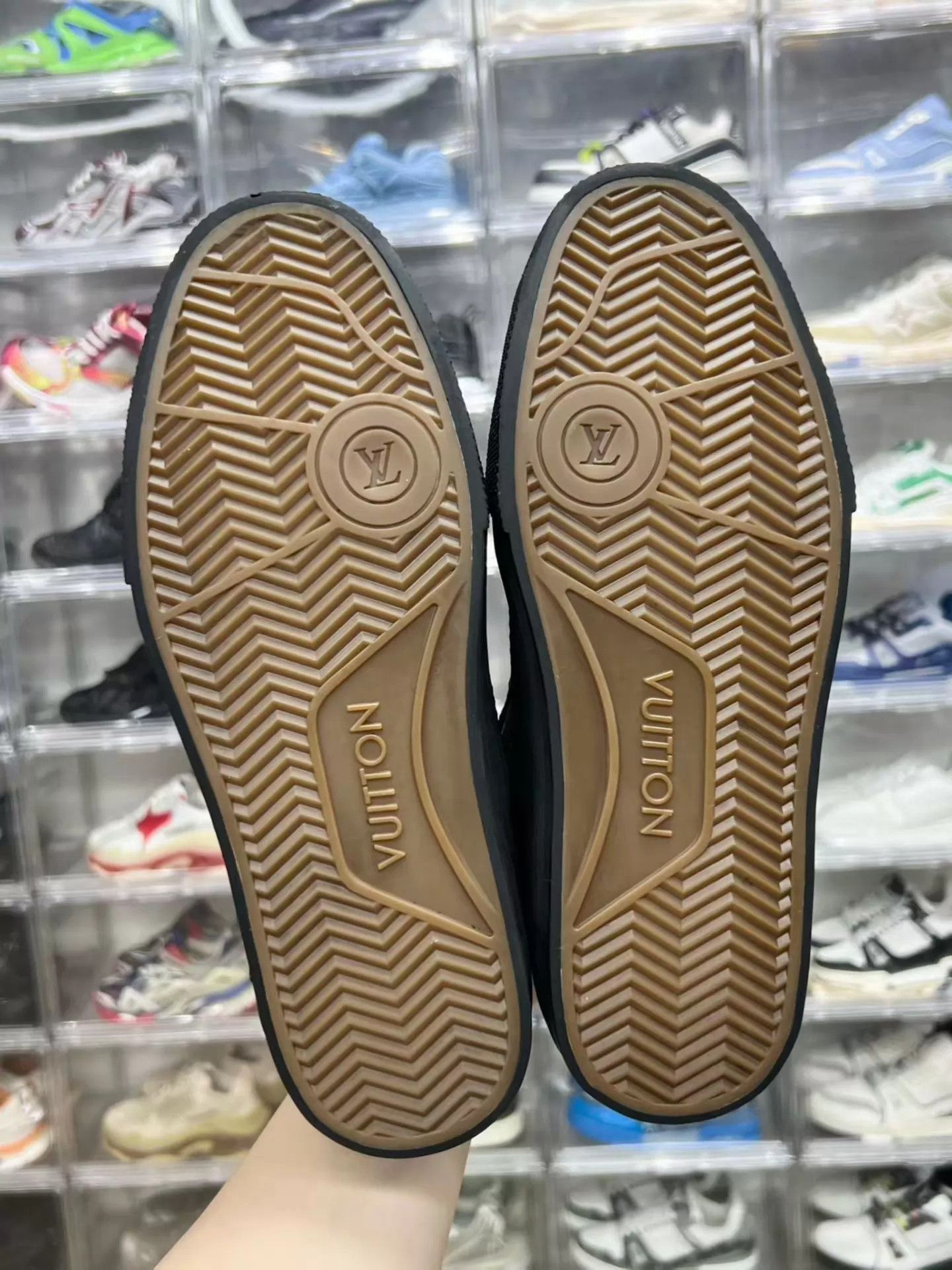 Louis Vuitton LV Mesh Cutout Low-Top Sneaker Black 42.5 Size US 9.5 / EU 42-43 - 8 Thumbnail