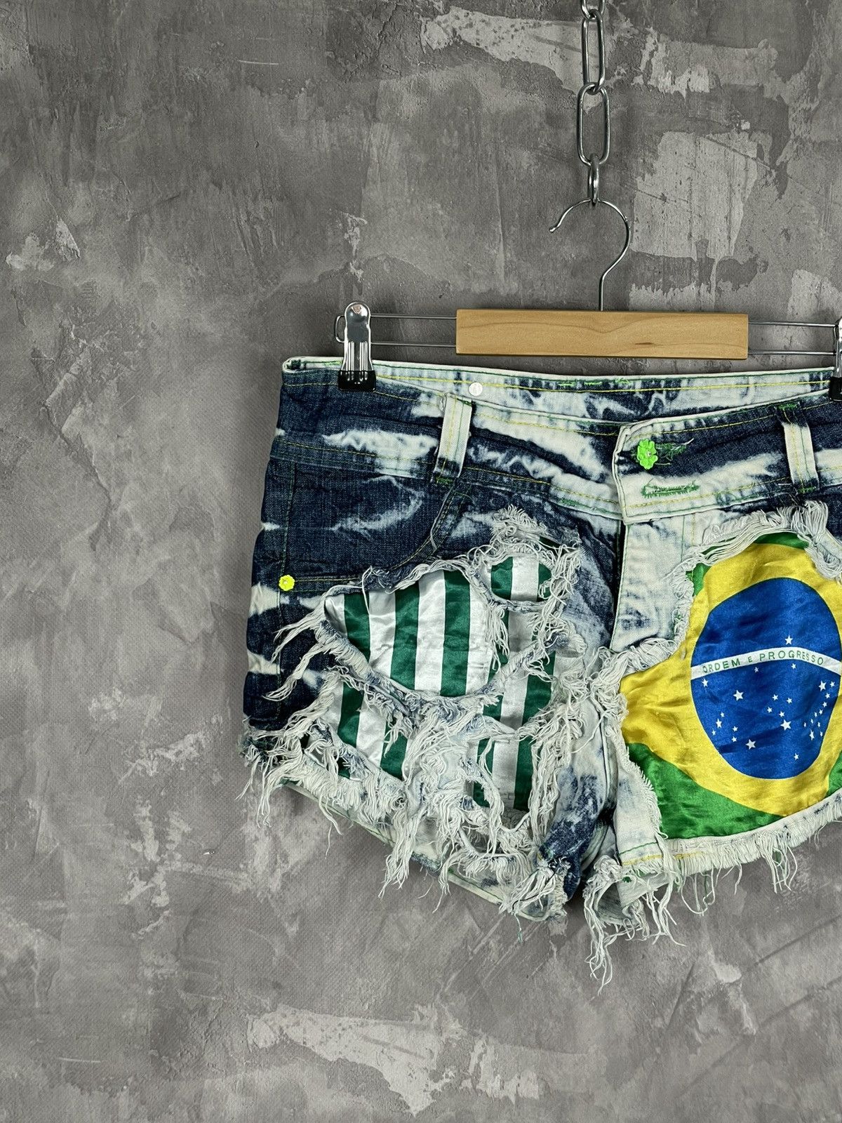 20471120 × Hysteric Glamour × Japanese Brand Y2K Hysteric Glamour Vibe Sexy Factory Distressed Shorts Size 30" / US 8 / IT 44 - 2 Thumbnail
