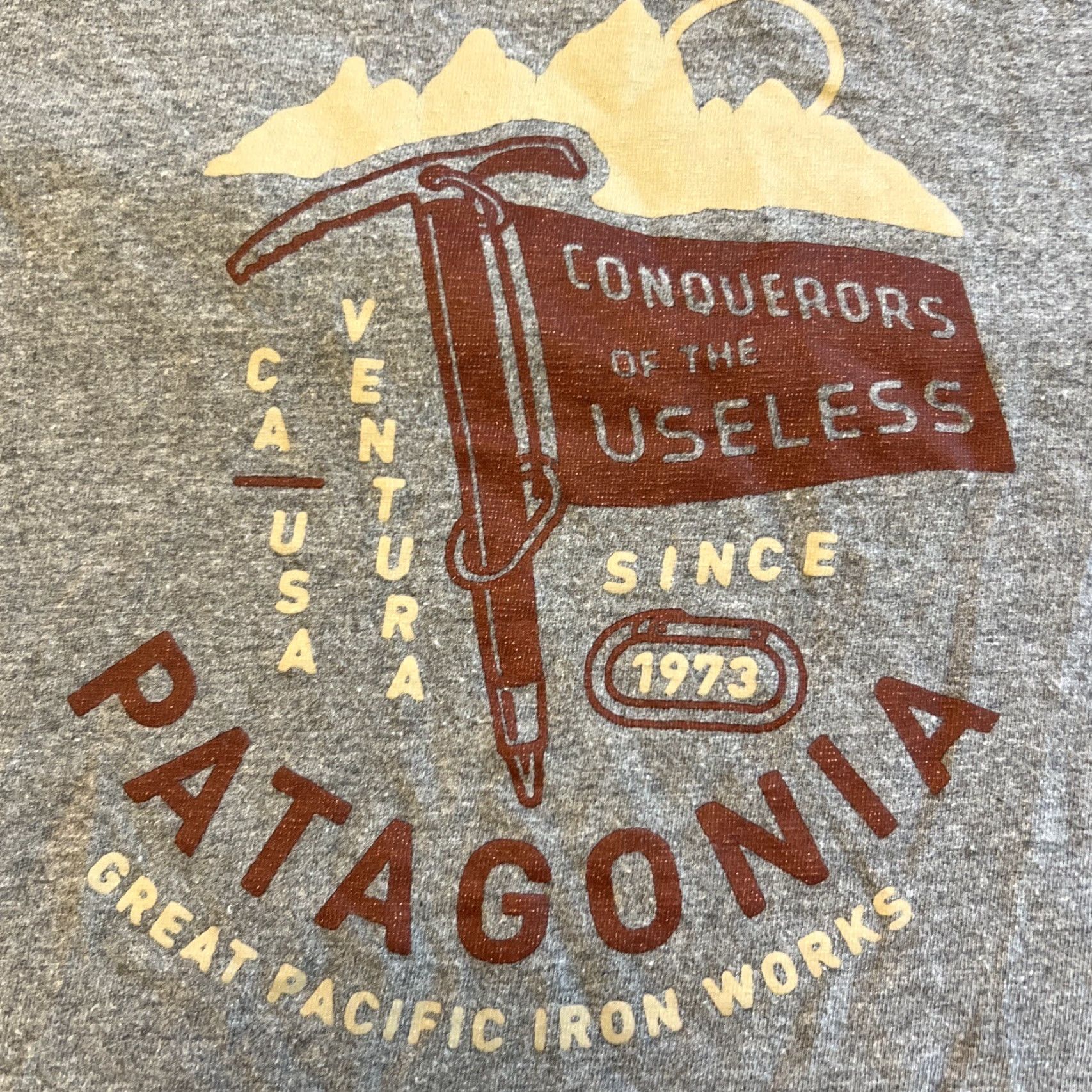 Patagonia VINTAGE Patagonia Shirt L Men's Gray Cotton Knit Logo 1973 Conquerors Of The Useless Since 1973 L/S Shirt Size US L / EU 52-54 / 3 - 2 Thumbnail