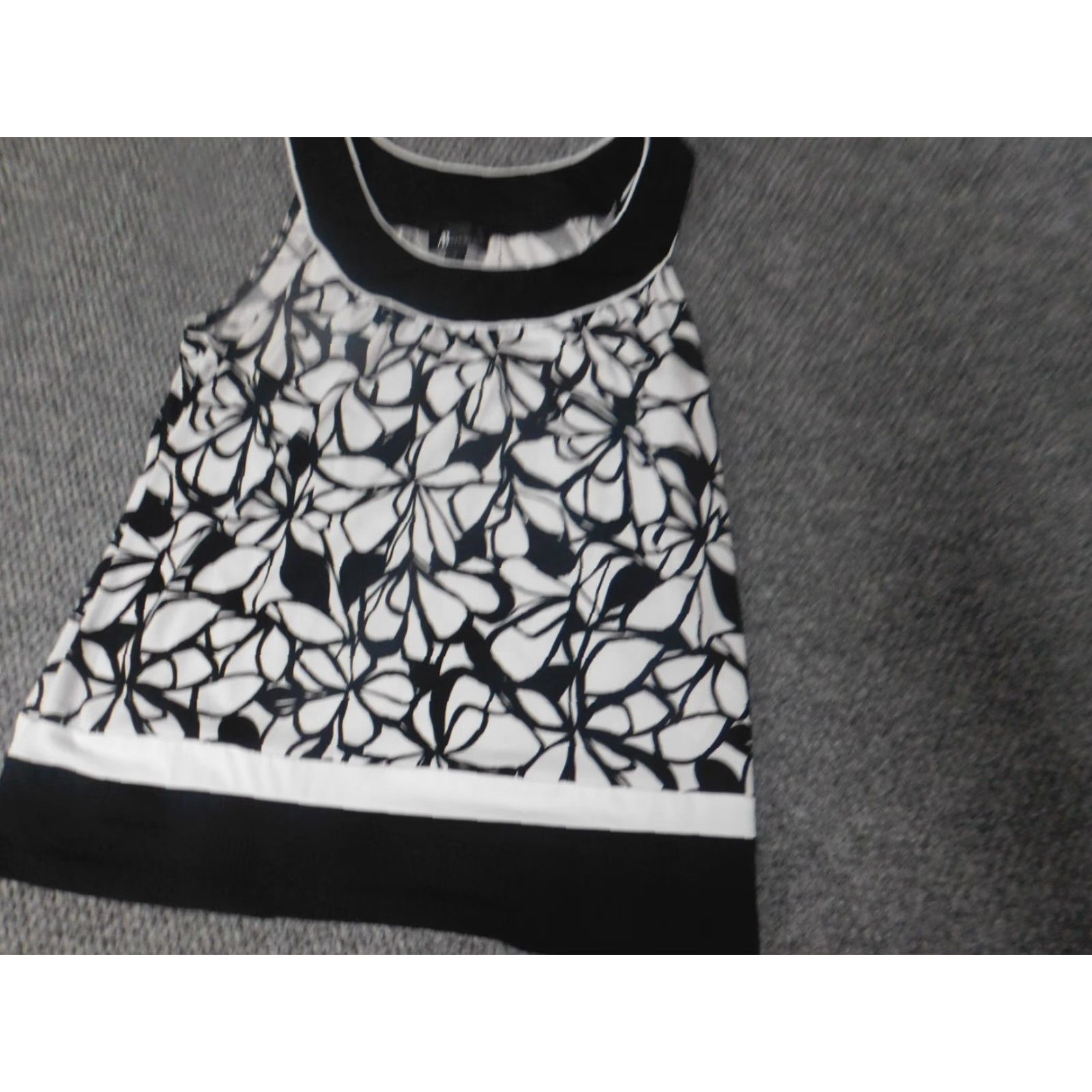 Vintage AB Studio Blouse Sleeveless Black Floral Knit Polyester Round Neck Pullover Regular Womens S Small Casual Eyelet Pleated Modern 2020s Style Girls? Size S / US 4 / IT 40 - 3 Thumbnail