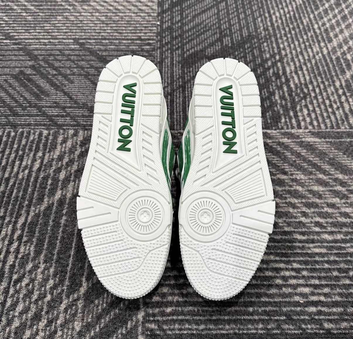 Louis Vuitton Louis Vuitton Trainer Hand-painted Graffiti Sneakers J42 Size US 7.5 / EU 40-41 - 6 Thumbnail