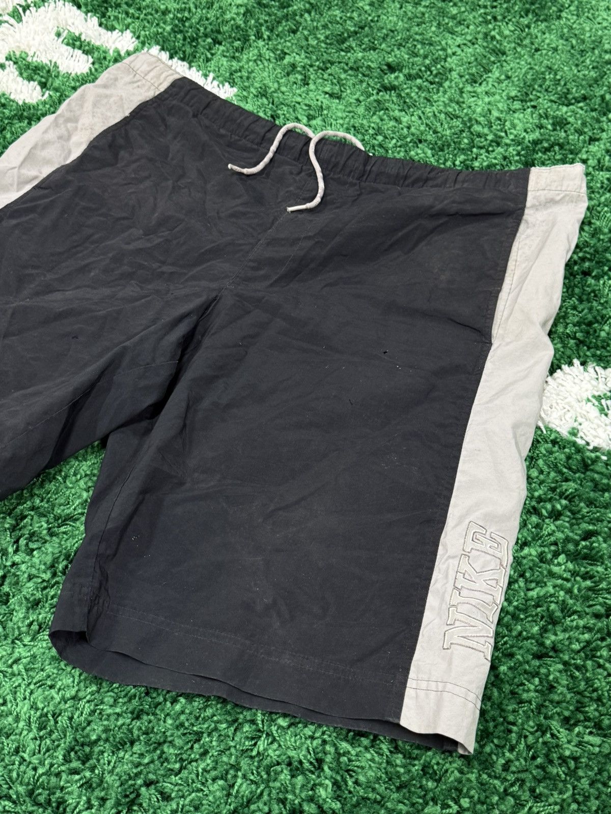Nike Vintage Nike Distressed Black Grey Shorts Silver Tag XL Size US 36 / EU 52 - 3 Thumbnail