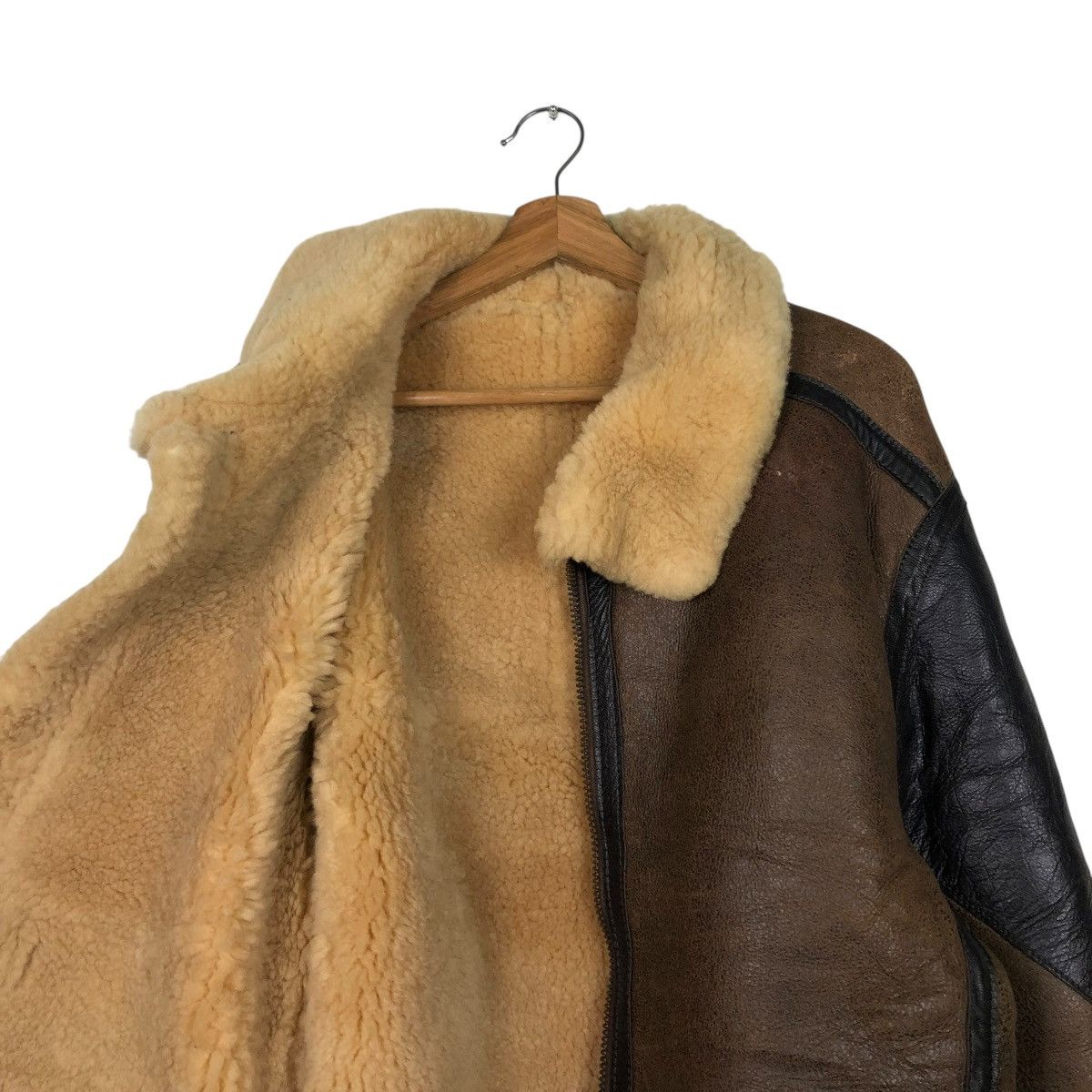 Aero Leathers 🔥TRUE VINTAGE 70’s GOLDEN BEAR SHEARLING FLIGHT JACKET B3 Size US M / EU 48-50 / 2 - 14 Thumbnail