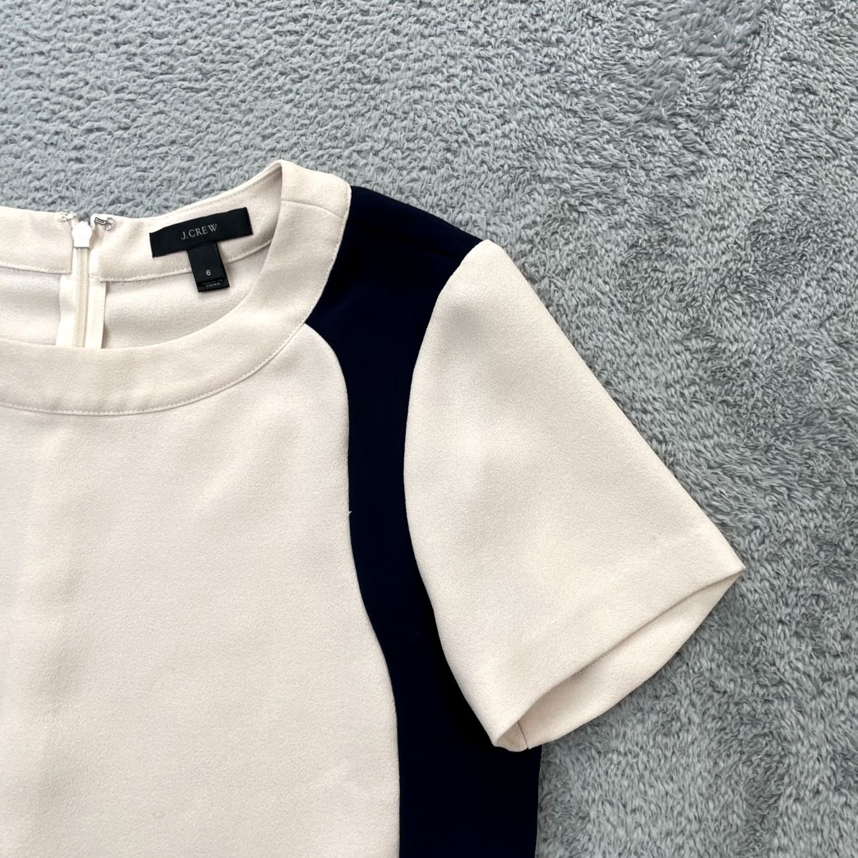 J.Crew J Crew Womens Top Beige Blouse Round Neck Colorblock Size 6 Crepe Back Zip Size M / US 6-8 / IT 42-44 - 4 Thumbnail