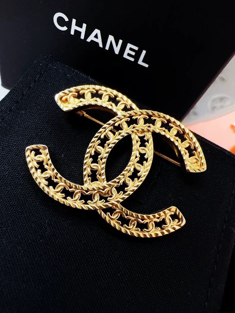 Chanel Chanel Gold CC Star Hollow Carved Brooch Size ONE SIZE - 3 Thumbnail