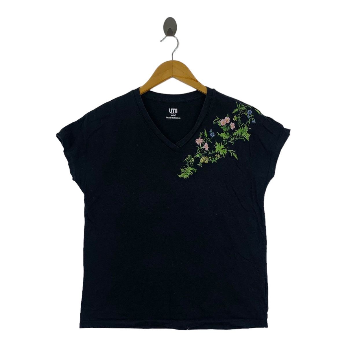 Uniqlo UNIQLO x STUDIO SANDERSON Flowers Art Tee Shirt Size L / US 10 / IT 46 - 1 Thumbnail