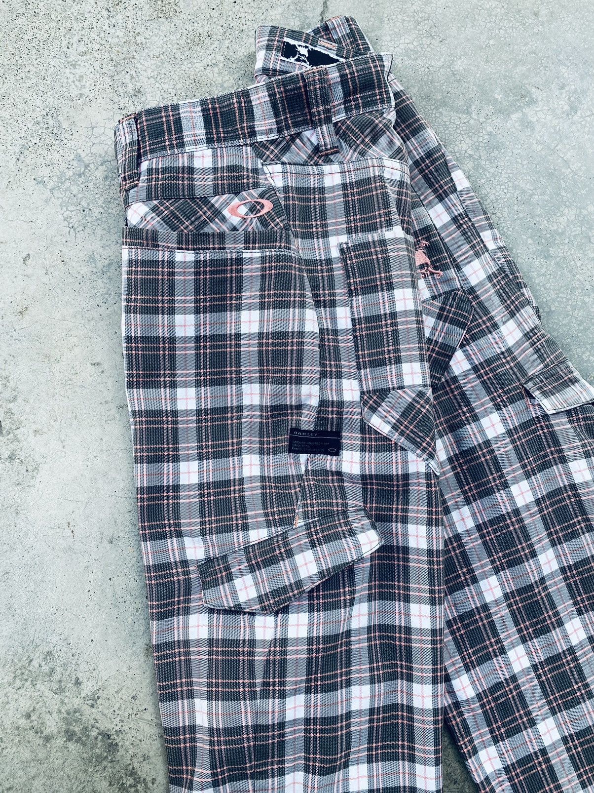 Oakley Vintage Oakley Plaid Cargo Pants Size US 30 / EU 46 - 6 Thumbnail