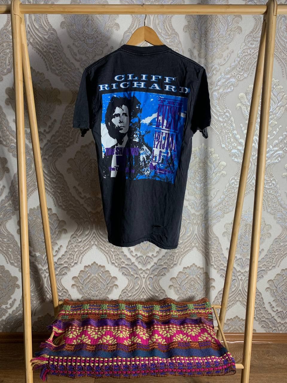 Band Tees Vintage Cliff Richard Singer Rock T-shirt Retro 1989 Y2K Size US M / EU 48-50 / 2 - 12 Thumbnail