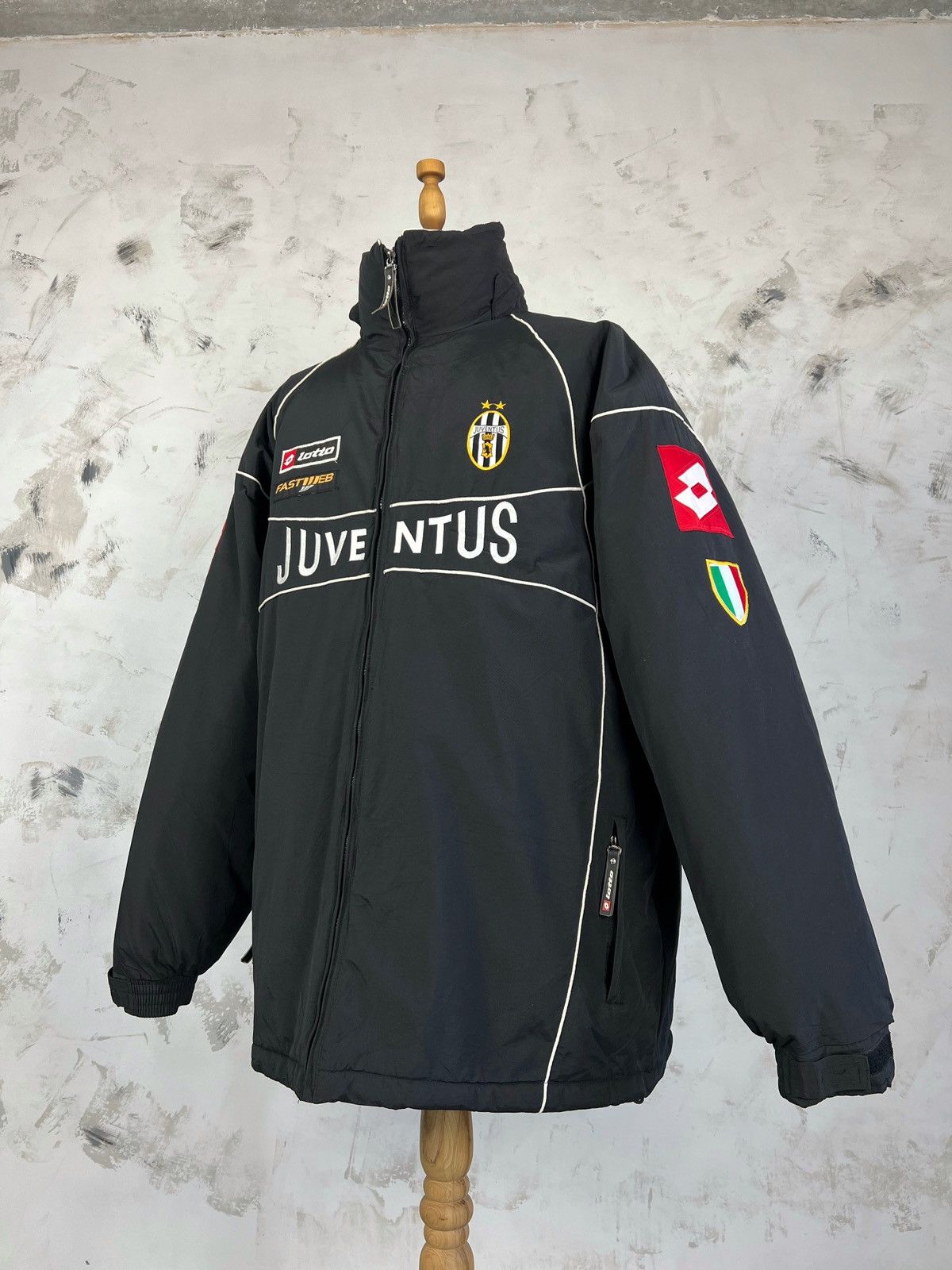 image of Vintage 2002 Juventus Lotto Jacket Size Xxl 4Xl in Black, Men's