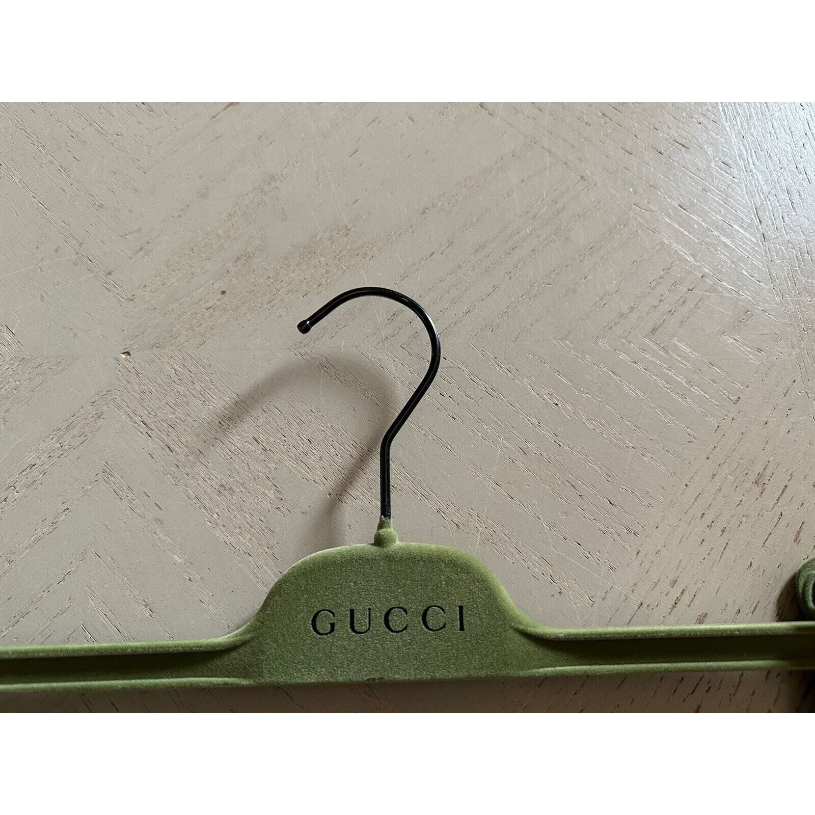 Gucci Gucci Non-slip Velvet Green Pants Hanger 14.2” Size ONE SIZE - 3 Thumbnail