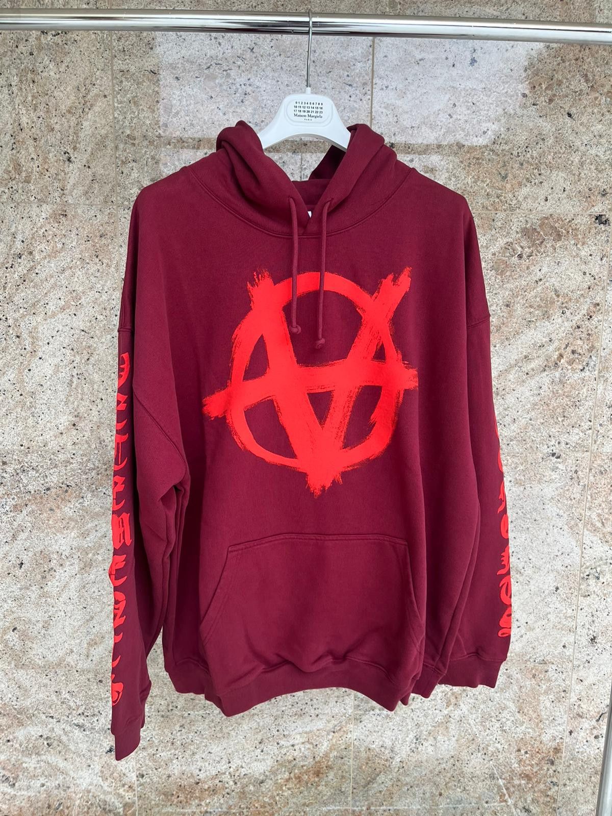 Image of Vetements Anarchy Gothic Logo Hoodie In Bordeaux, Men's (Size Large)