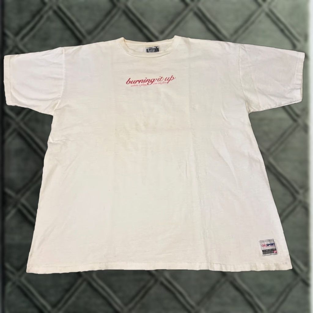 Vintage VINTAGE The Aussie T Company Burning It Up Play Like A Girl White T-Shirt XL Size XL / US 12-14 / IT 48-50 - 1 Thumbnail