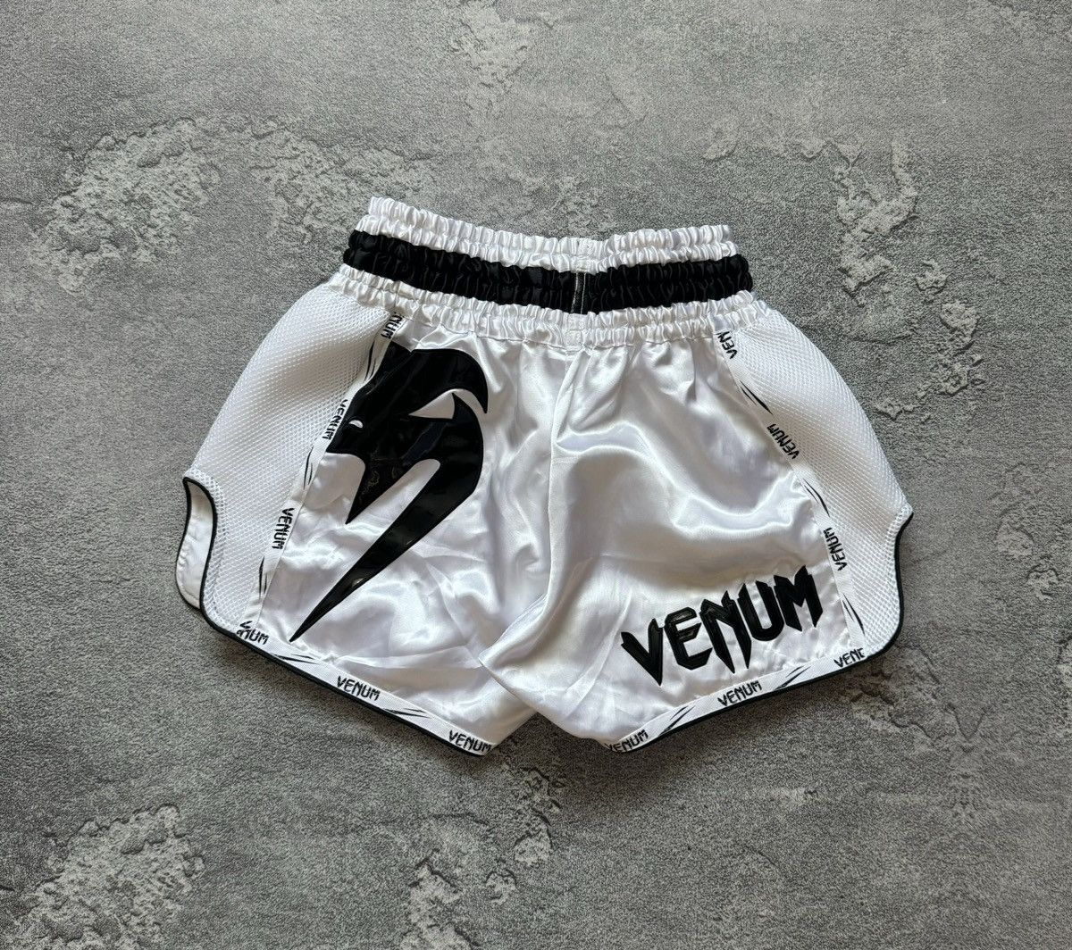 Vintage Venum M big logo shorts 🩳 kick boxing 🥊 Muay Thai karate 🥋 Size US 34 / EU 50 - 9 Thumbnail