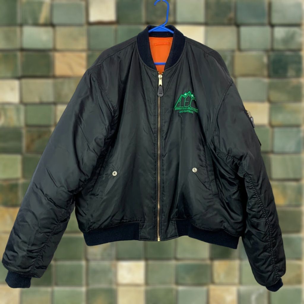 Vintage Industrial Electric & Control Black Puffer Bomber Jacket Coat Mens 2XL Zip Full Zip Nylon Lining 27" Chest 2XL Mens Coat Bomber Black Size US XXL / EU 58 / 5 - 1 Thumbnail