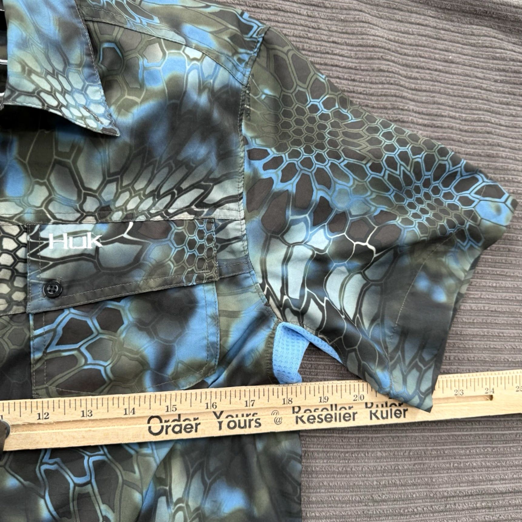 Vintage Huk Shirt Men Small Blue Camo Polyester Fish Outdoor Button-Up Short Sleeve Casual Travel Camouflage breathable Easy Care Lightweight NM Size US S / EU 44-46 / 1 - 4 Thumbnail