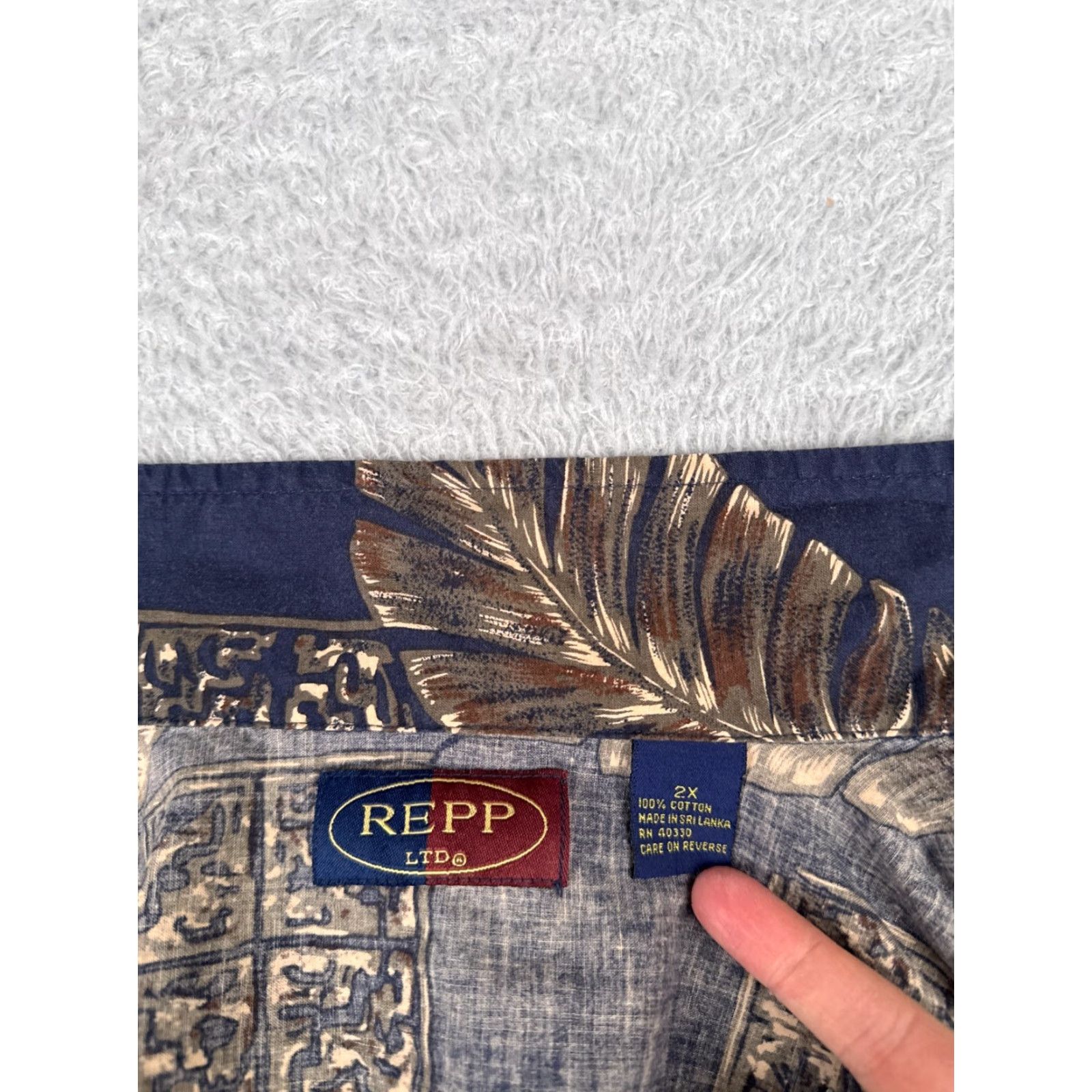 Vintage Repp Ltd Shirt Adult 2XL Blue Beige Floral Palm Tile Button Hawaiian Cotton Size US XXL / EU 58 / 5 - 3 Thumbnail