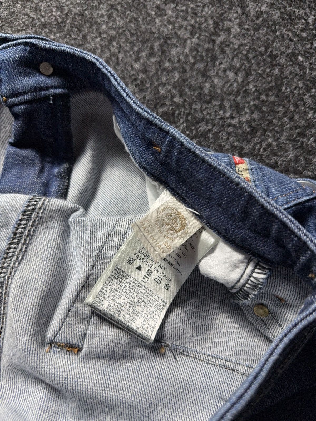 Diesel 00s Diesel Luxury Italy Chinelle Regular Slim Tapered Jeans Size 30" / US 8 / IT 44 - 11 Thumbnail