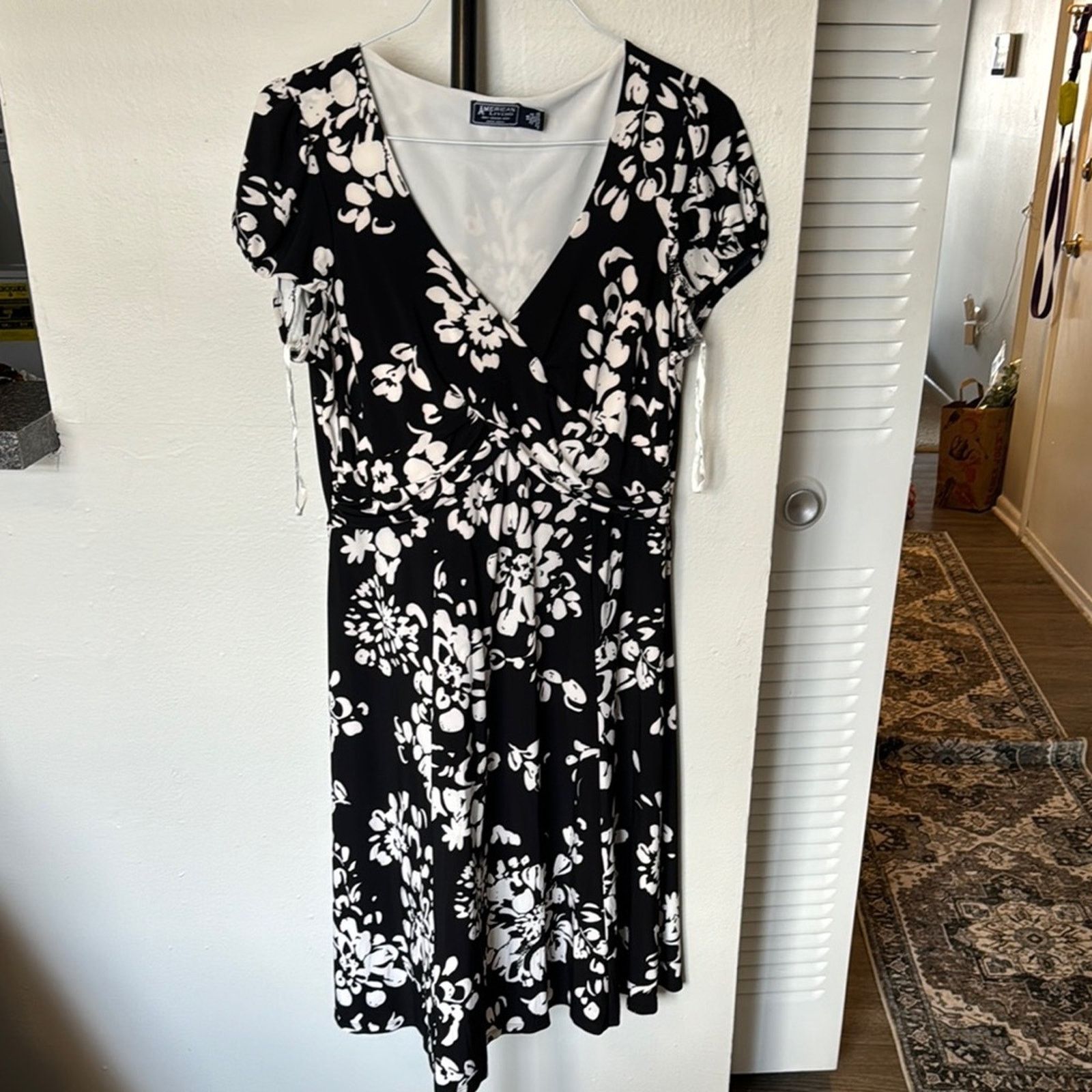 Other American Living Black / White Puff Sleeve V-Neck Midi Dress Size XL / US 12-14 / IT 48-50 - 1 Preview