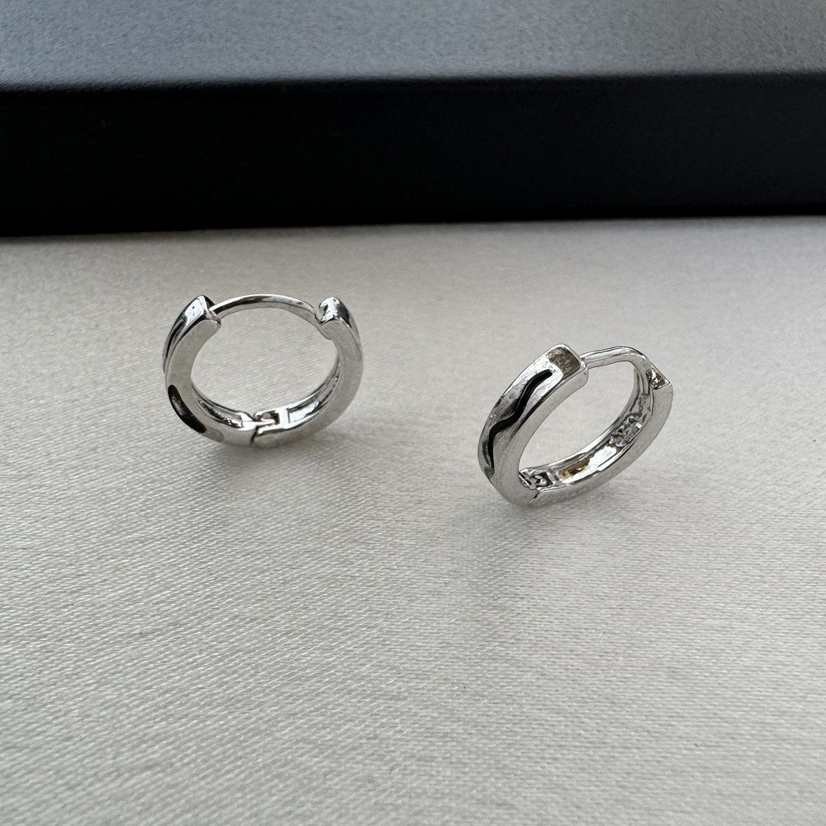 Other 14mm Wavy Stripe Hoop Earrings for Men Women,Unisex Style Size ONE SIZE - 2 Thumbnail