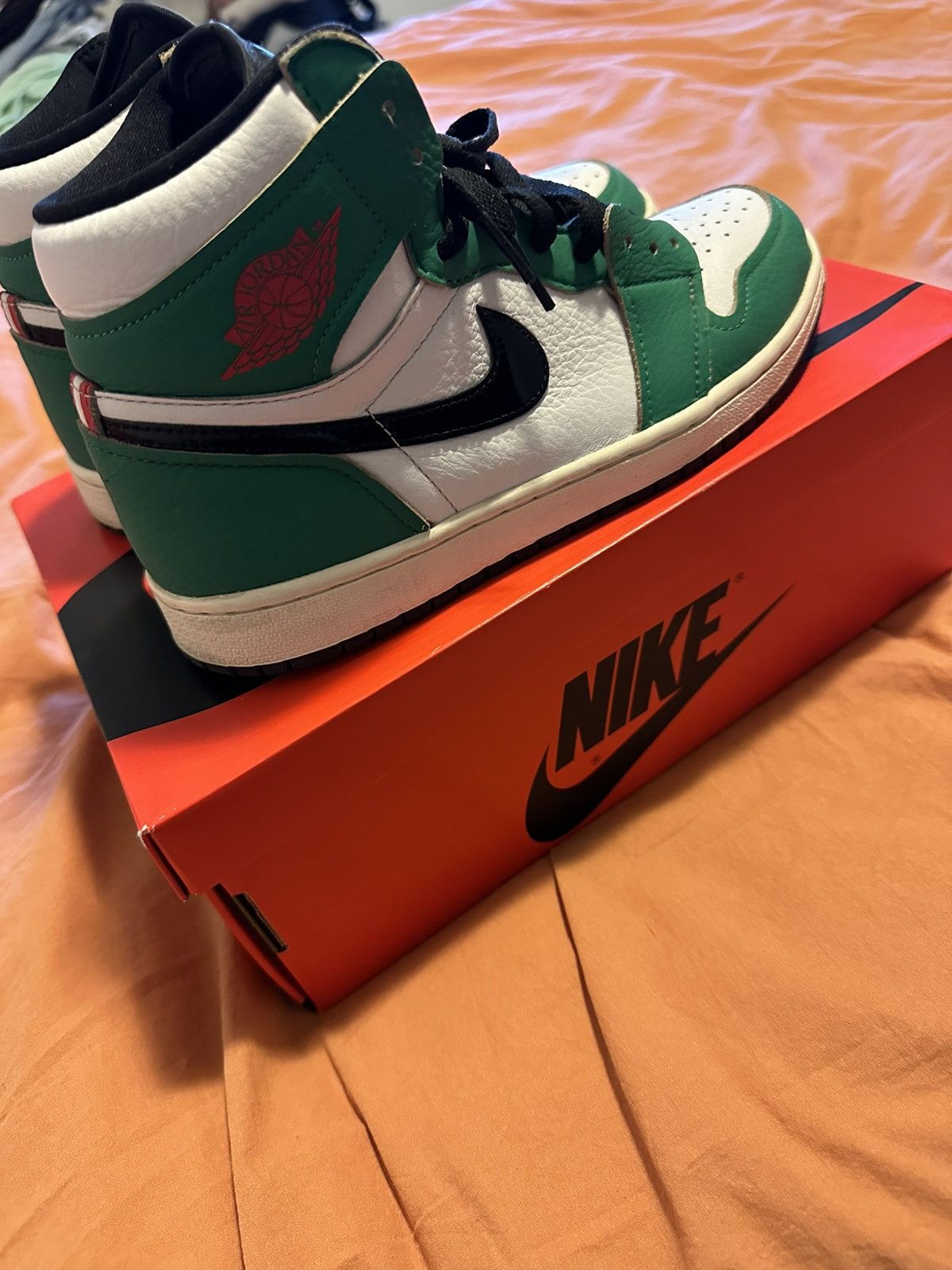 Nike Air Jordan 1 Lucky Green Size US 7 / EU 40 - 2 Thumbnail