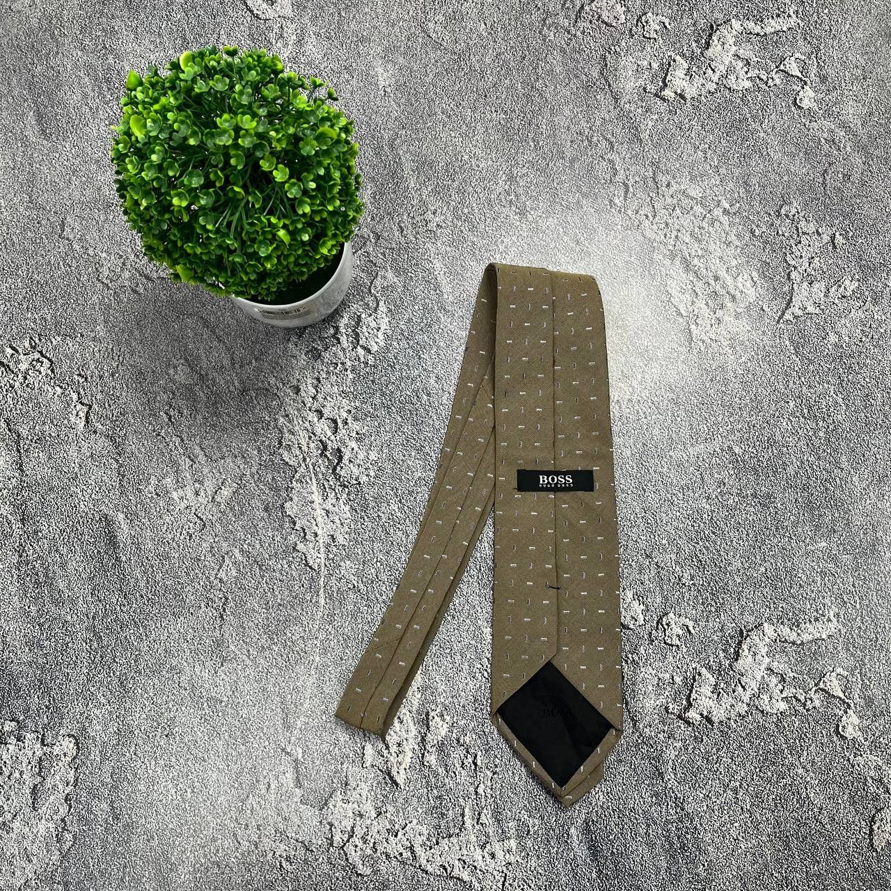 Hugo Boss HUGO BOSS Men's Silk Tie Striped Pattern Luxury Designer Size ONE SIZE - 1 Thumbnail