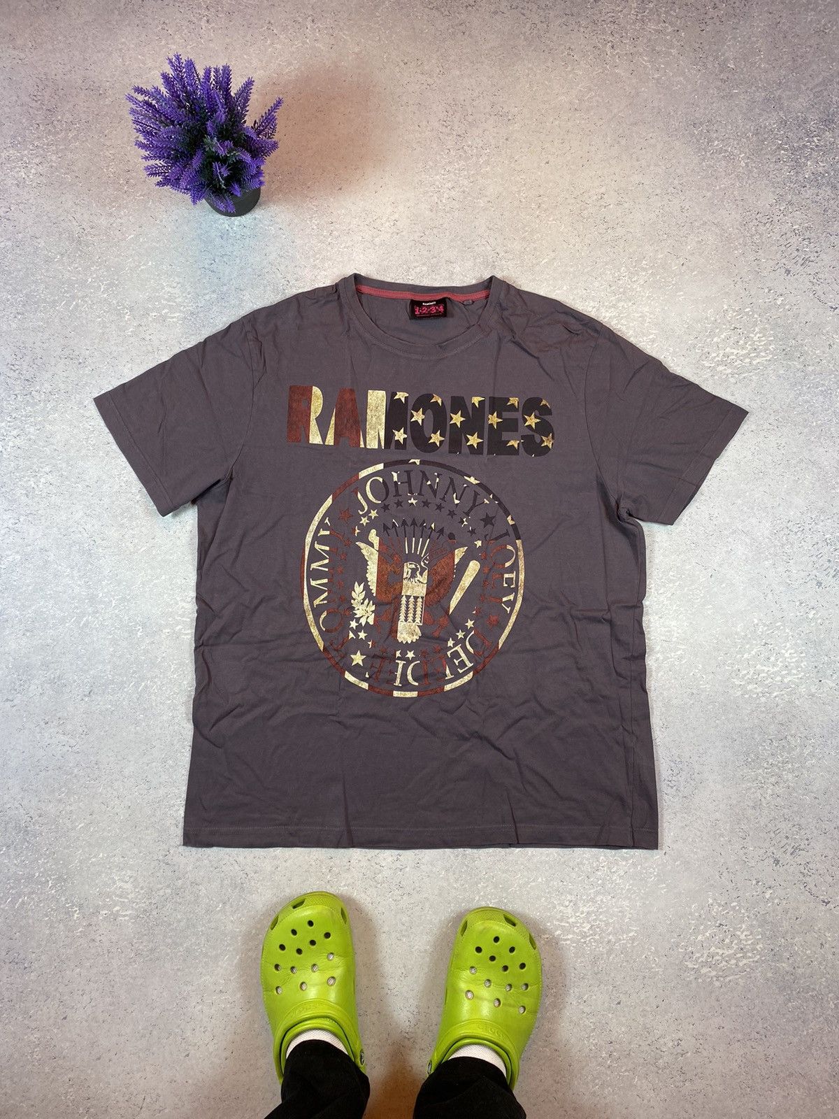 Band Tees Ramones Men’s Grey T-shirt With Big Logo Size US XL / EU 56 / 4 - 2 Thumbnail
