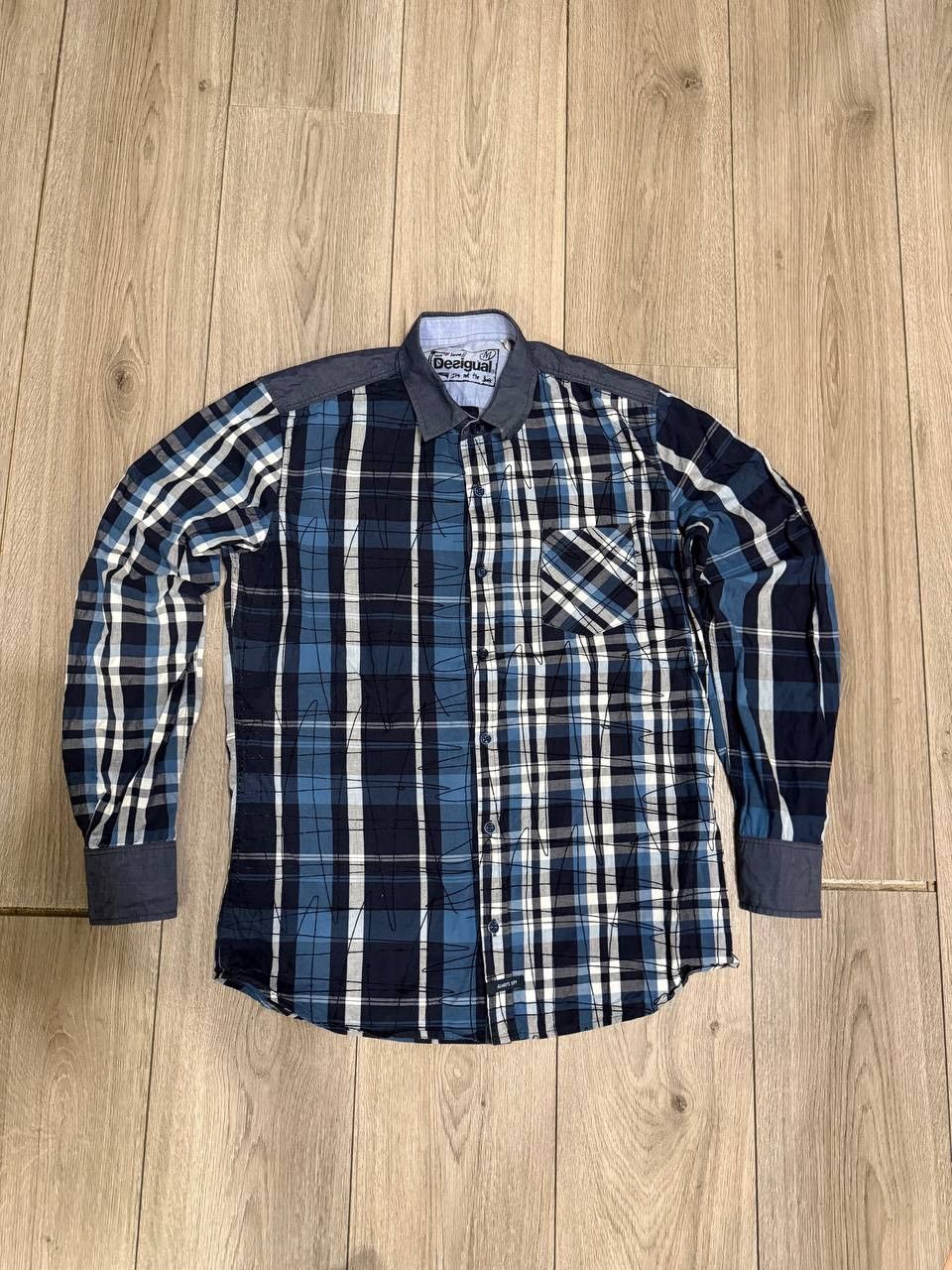 Desigual Desigual shirt mens size m long sleeve avant-garde regular Size US M / EU 48-50 / 2 - 1 Thumbnail