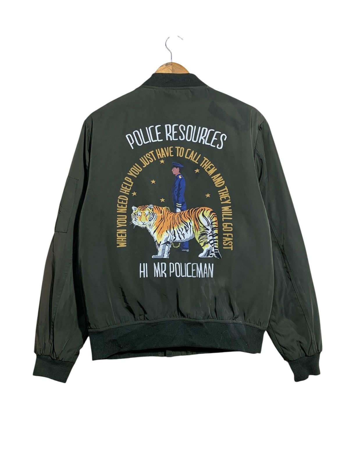 Bershka 🔥BERSHKA GREEN BOMBERS JACKETS TIGER MOTIVE Size US L / EU 52-54 / 3 - 1 Thumbnail