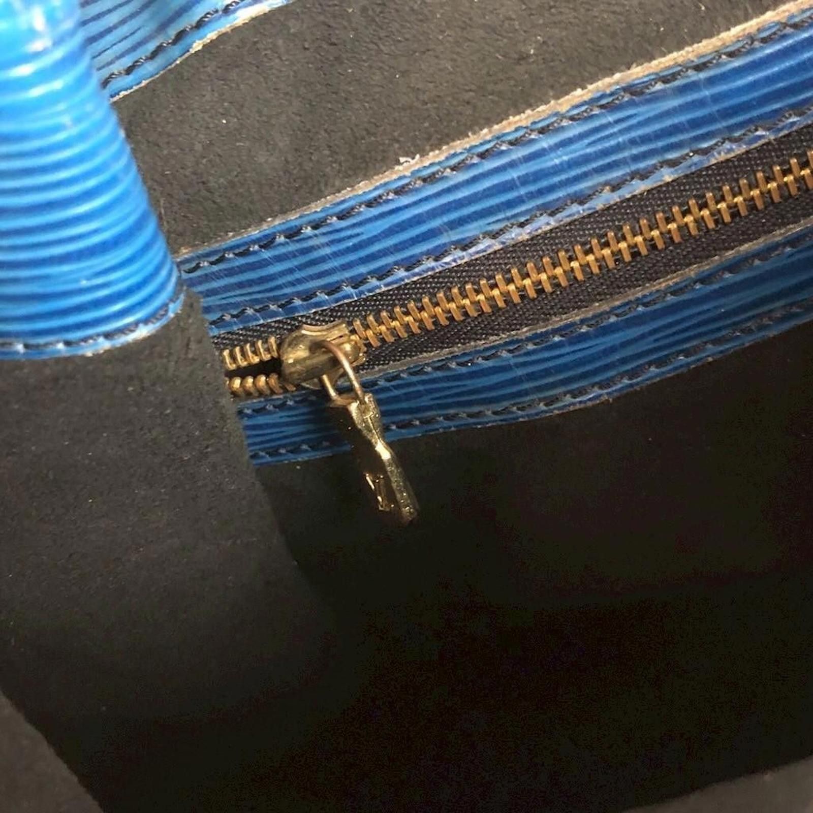 Louis Vuitton Louis Vuitton - Epi Leather Shoulder Bucket Bag Blue Size ONE SIZE - 5 Thumbnail