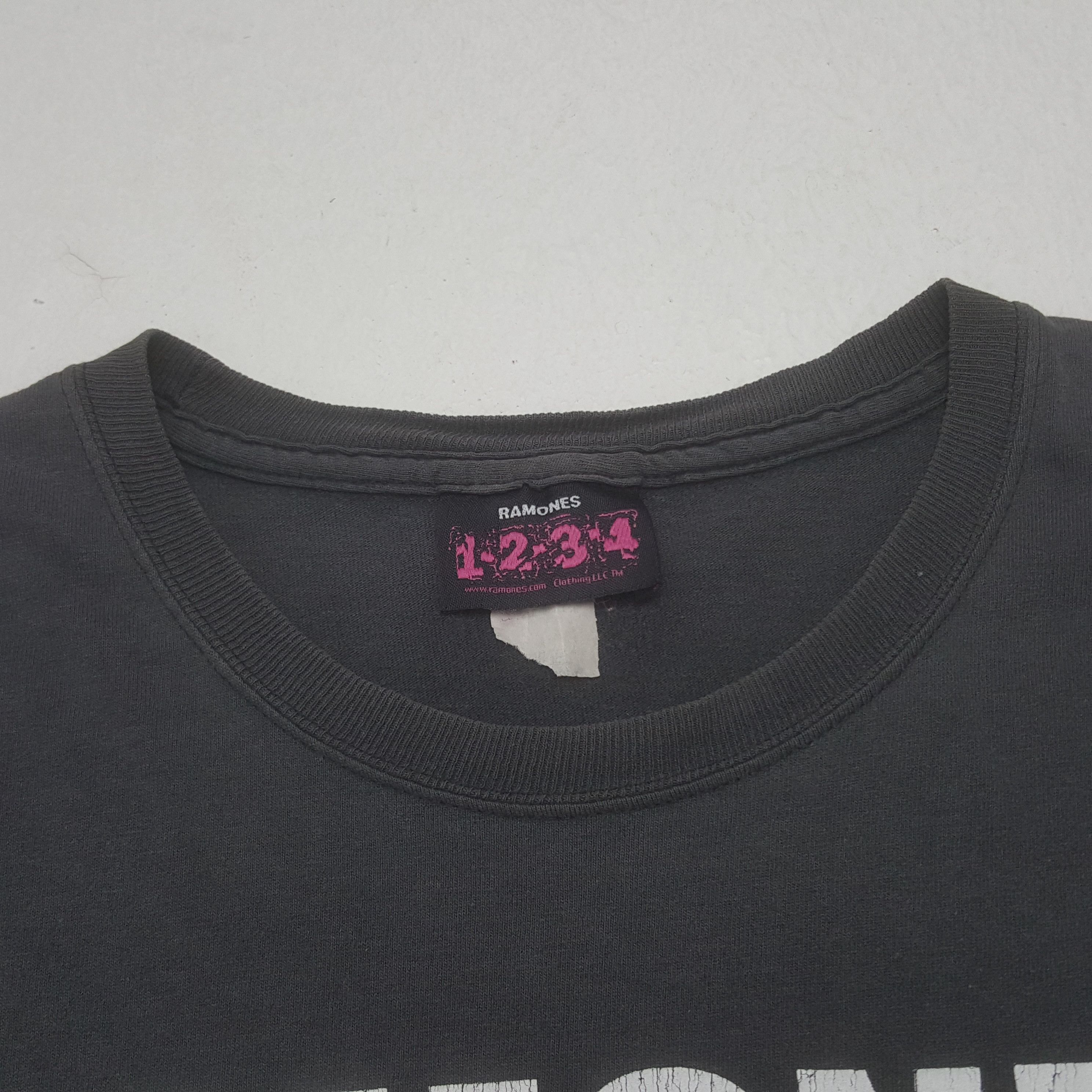 Band Tees × Vintage Vintage Ramones American Rock Band Tshirt Size US L / EU 52-54 / 3 - 5 Thumbnail