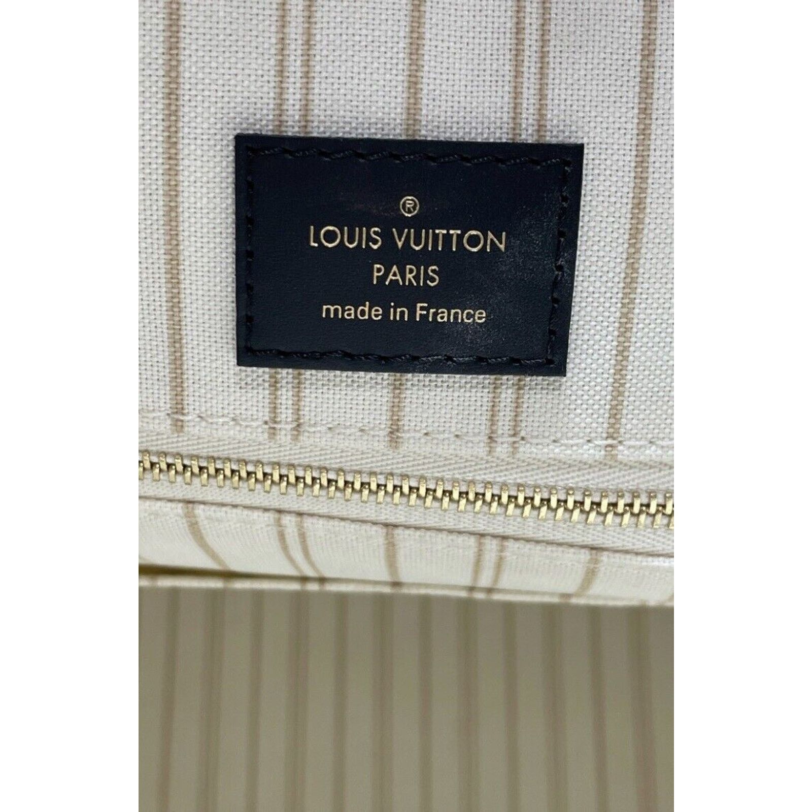 Louis Vuitton LOUIS VUITTON ONTHEGO GIANT JUNGLE MONOGRAM IVORY CARAMEL Size ONE SIZE - 11 Thumbnail