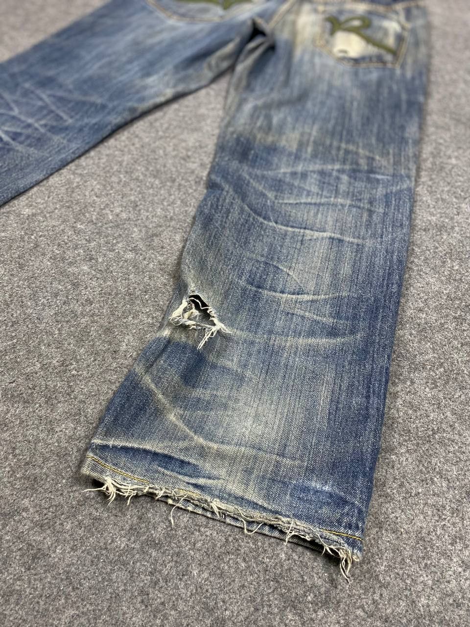 Rocawear vintage rocawear regular fit distressed denim Size US 35 - 7 Thumbnail